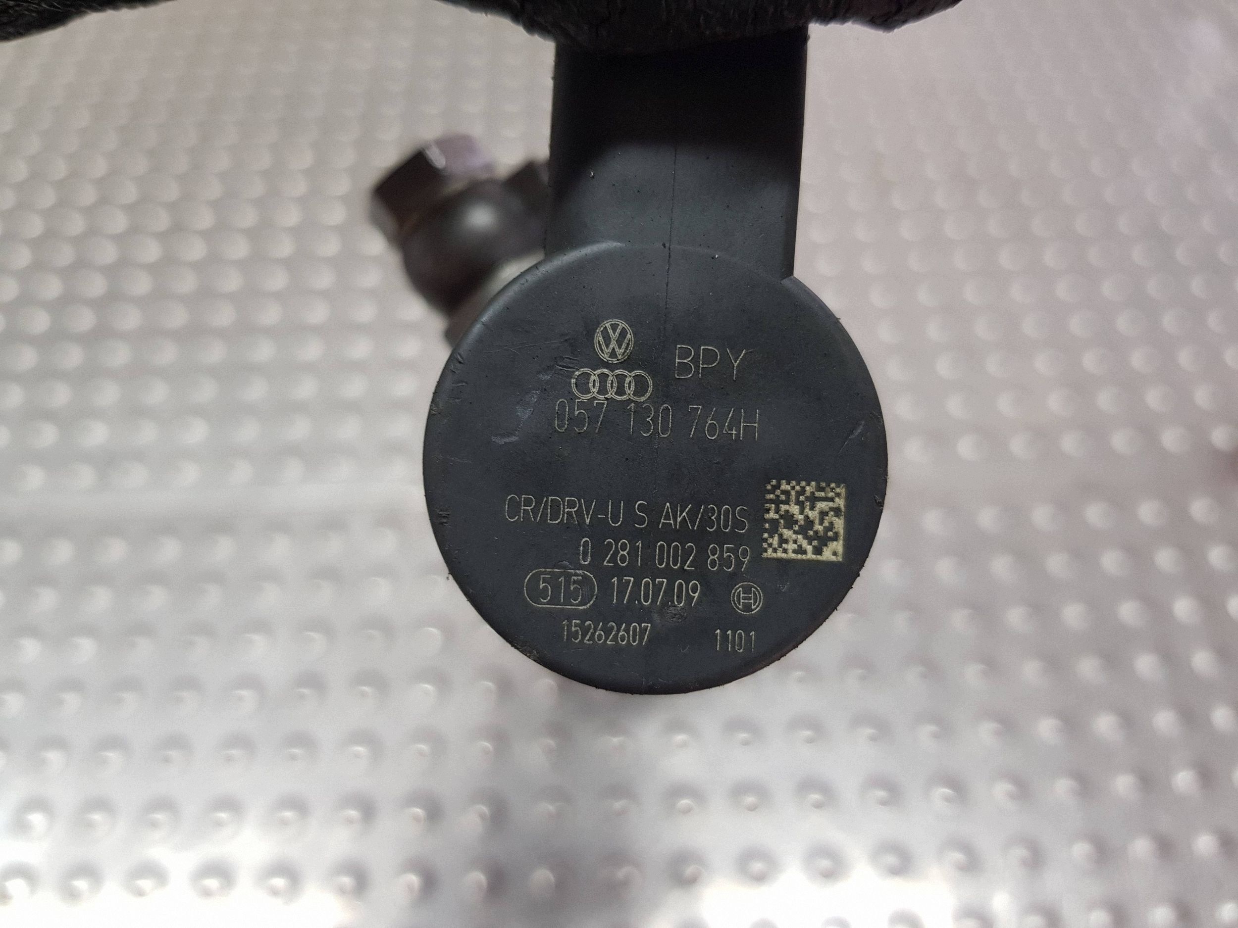 injection ramp right sensor 059130090AH AUDI A4 B8 A5 8T A6 C6 3.0 TDI