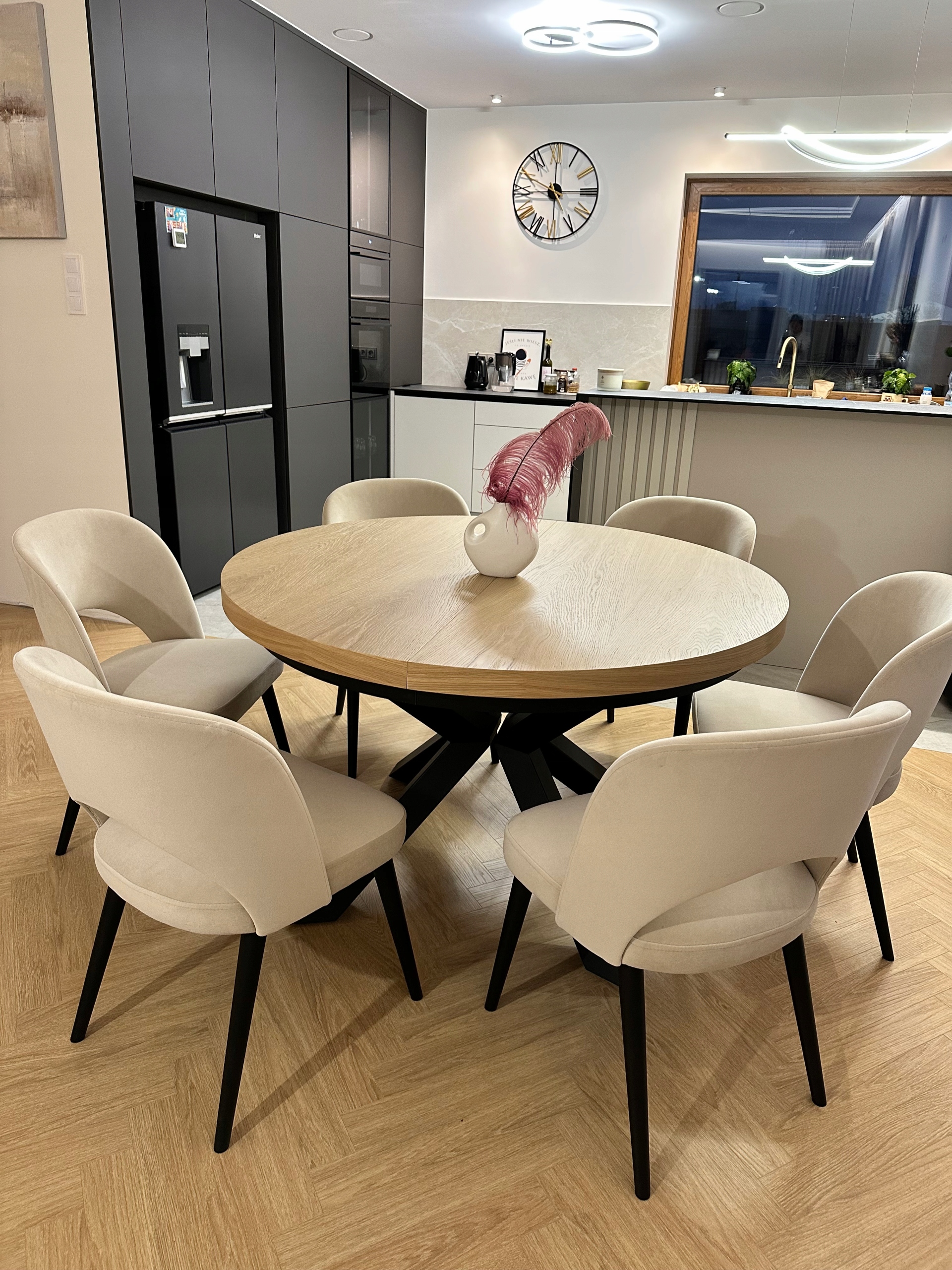 Stół Wektor i 6 krzeseł Joko