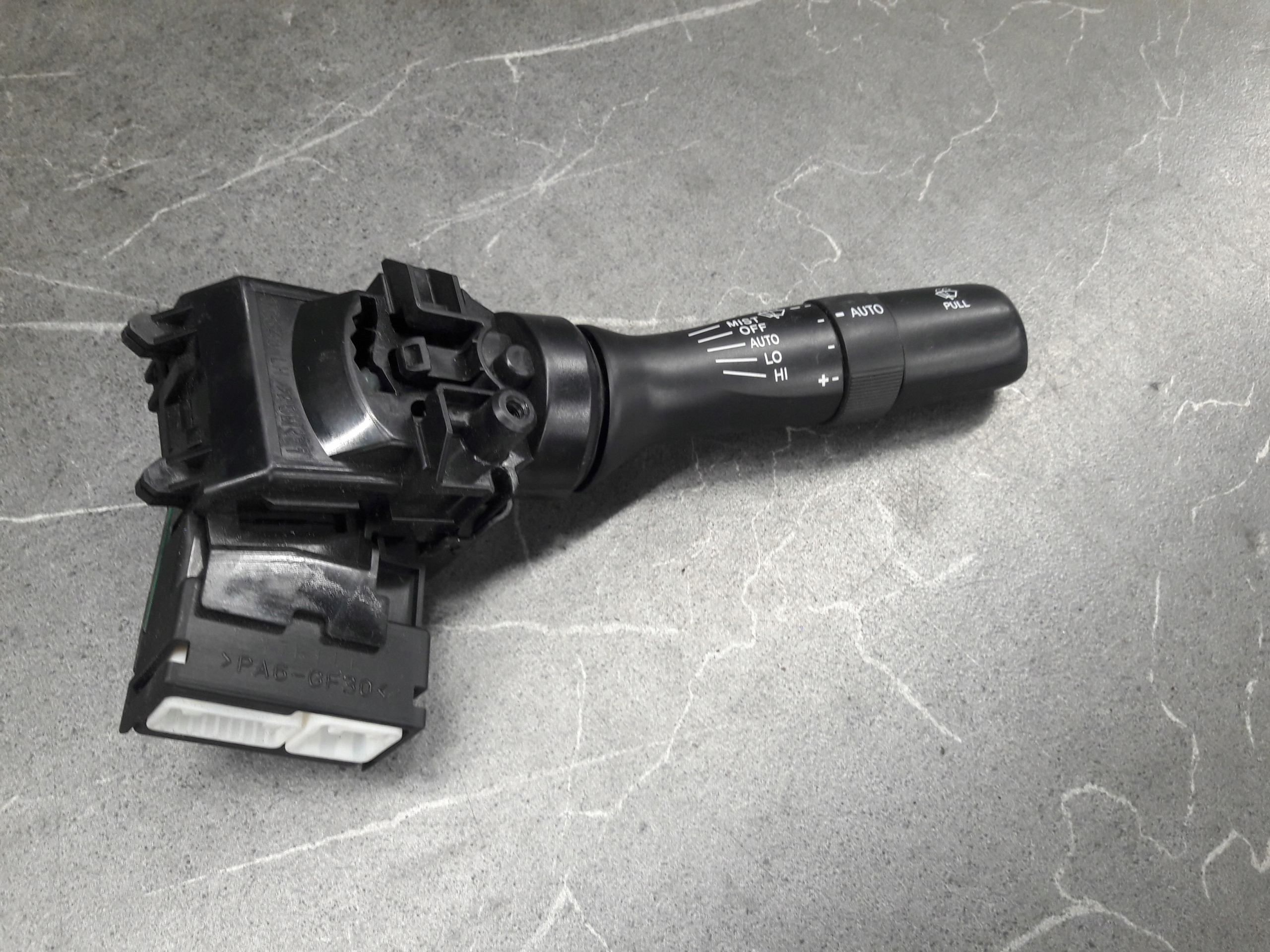 3055117F166 przelacznik WYCIERACZEK PEUGEOT 107