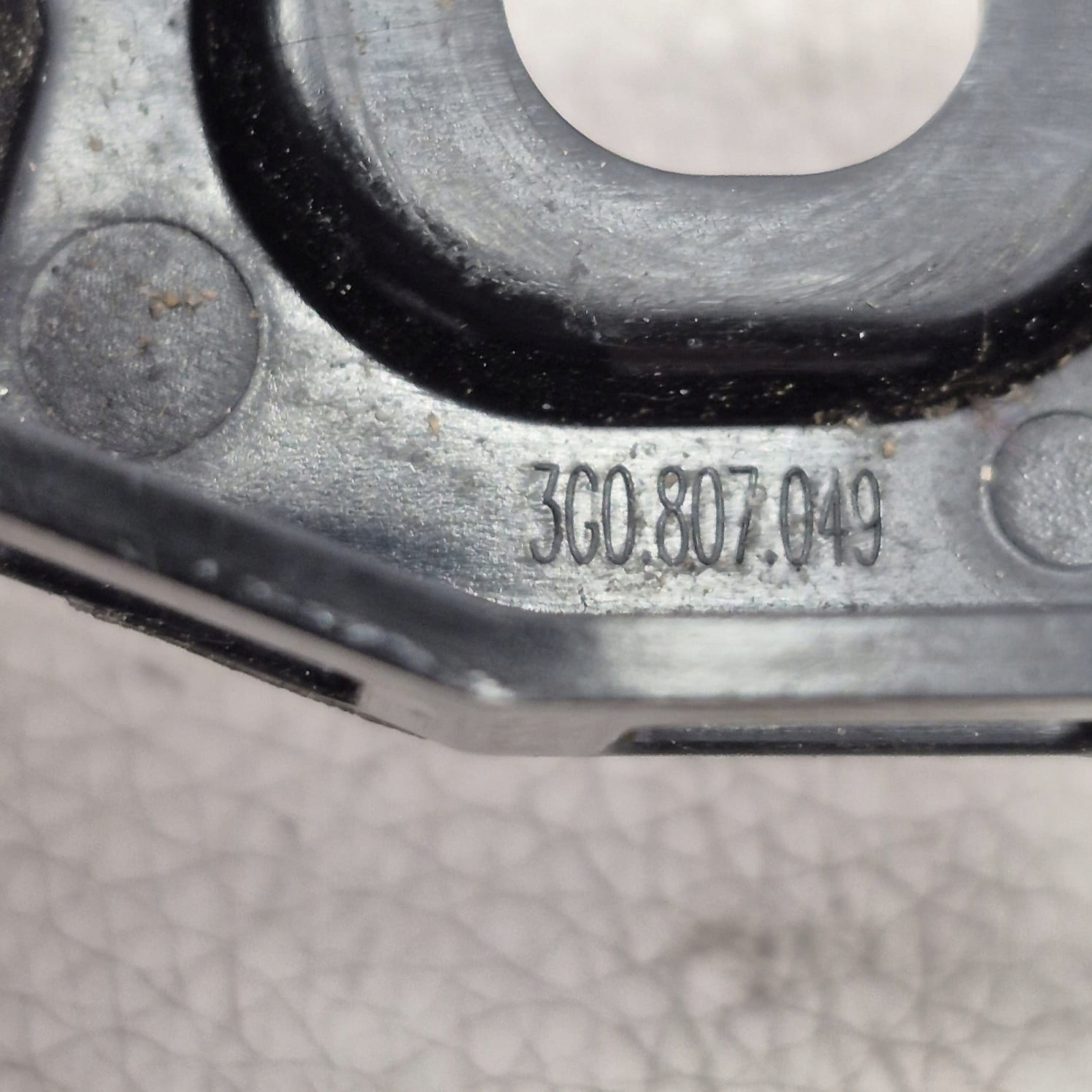 VW PASSAT B8 14-23 holder support left front front