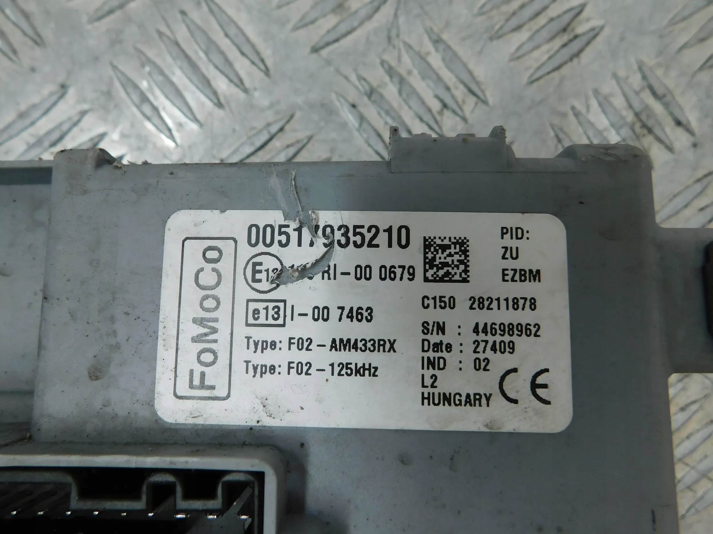 SKRZYNKA BEZPIECZNIKÓW FORD KA MK2 517935210 Producent części Ford OE