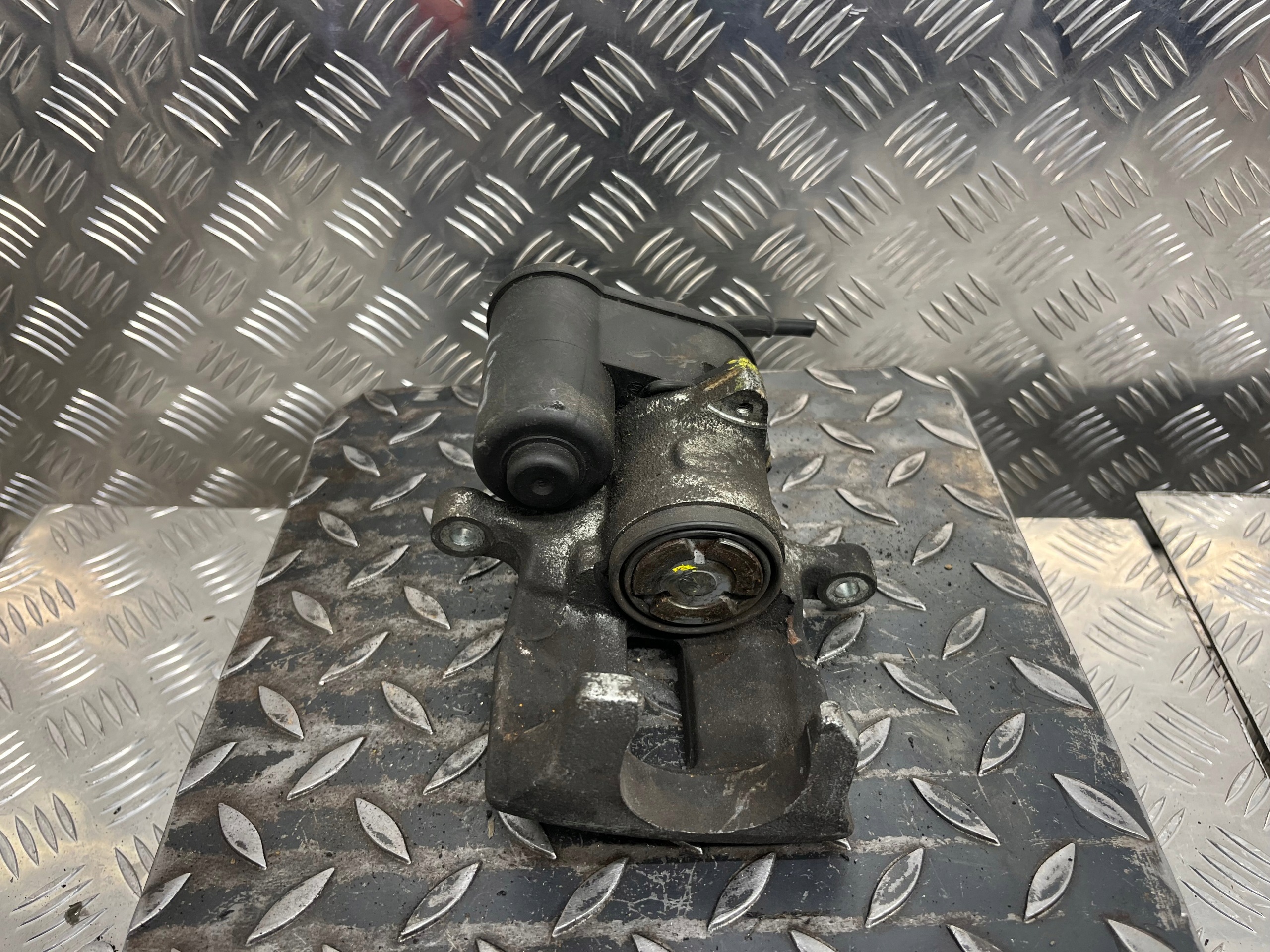 caliper brake left rear part rear VOLKSWAGEN PASSAT B6