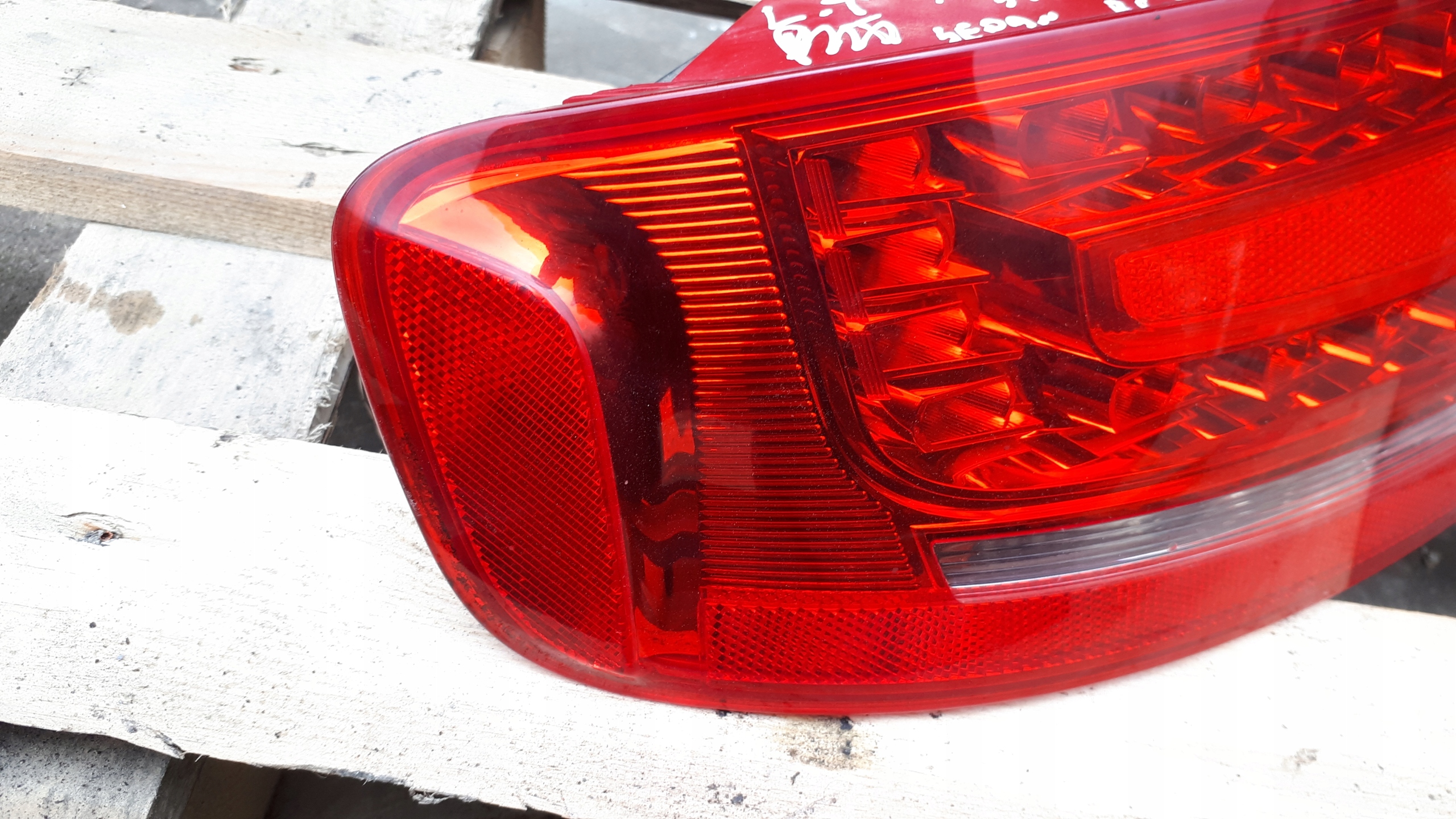 S4 B8 A4 light left left rear part LED fender sedan