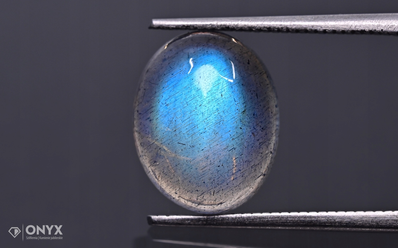 Labradorit kabošon A ovál 12x9,5 mm