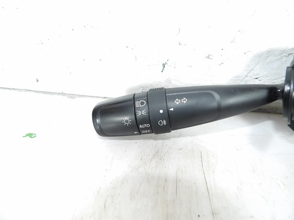 SUZUKI SX4 S-CROSS LIFT Bouton Indicateurs de direction 173744