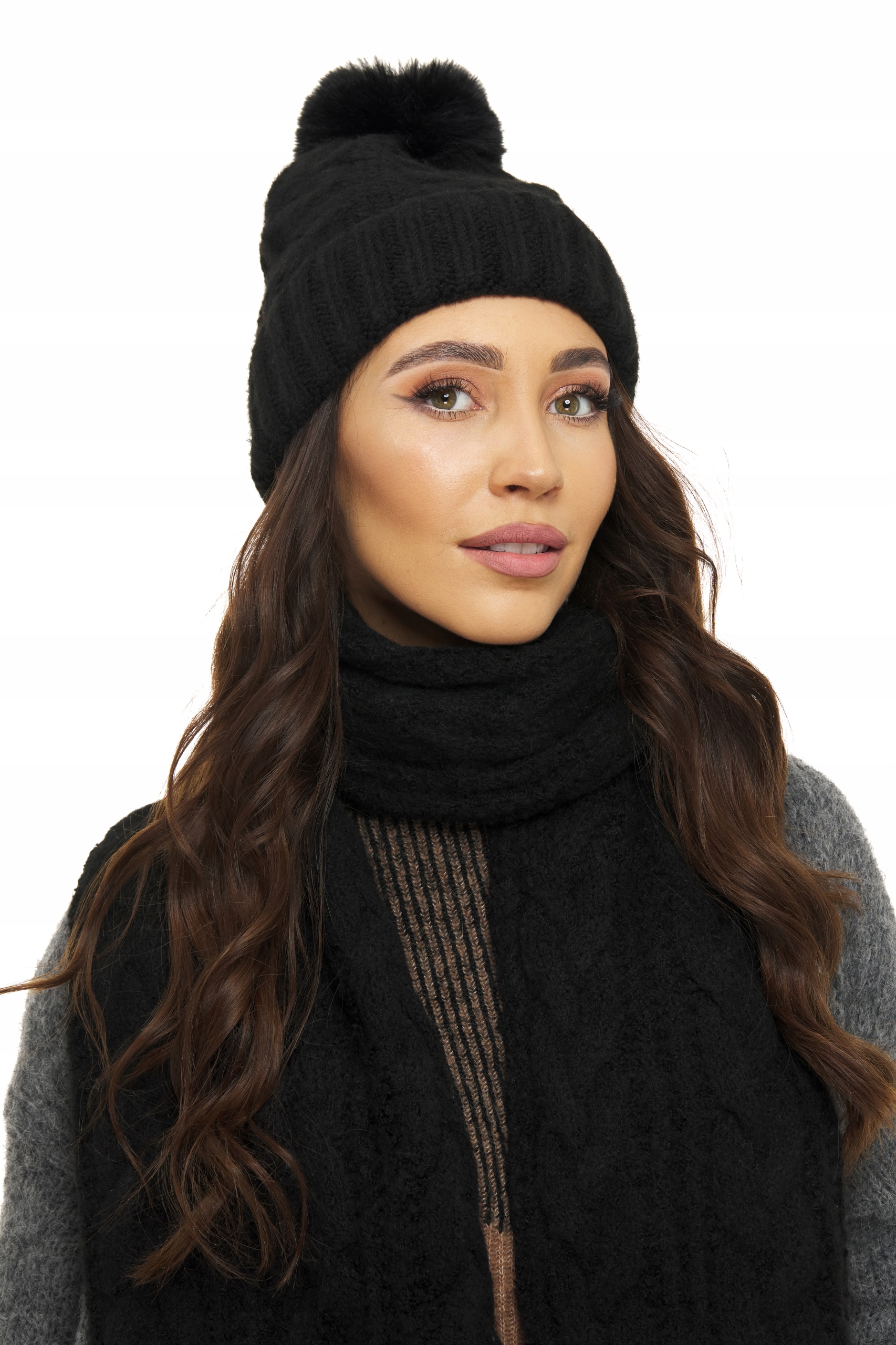 KOMPLET SZAL CZAPKA duży pompon dzianina czarny Marka inna