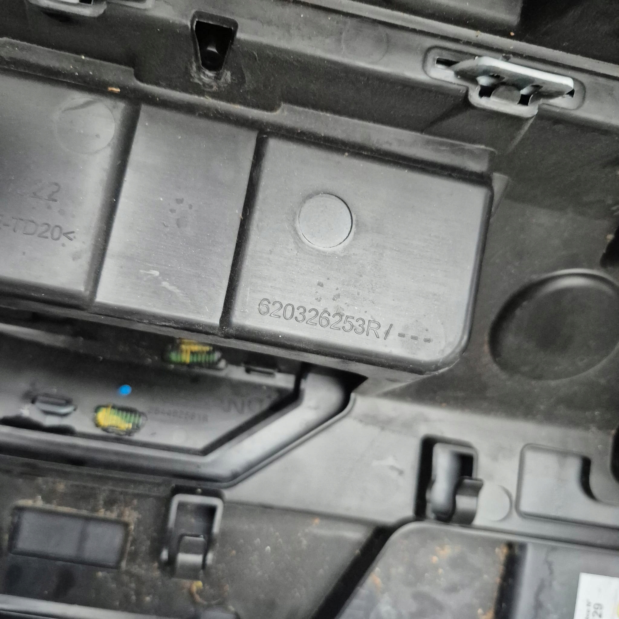 NISSAN MICRA K15 E-TECH VI 25- bumper front front PDC 8037040
