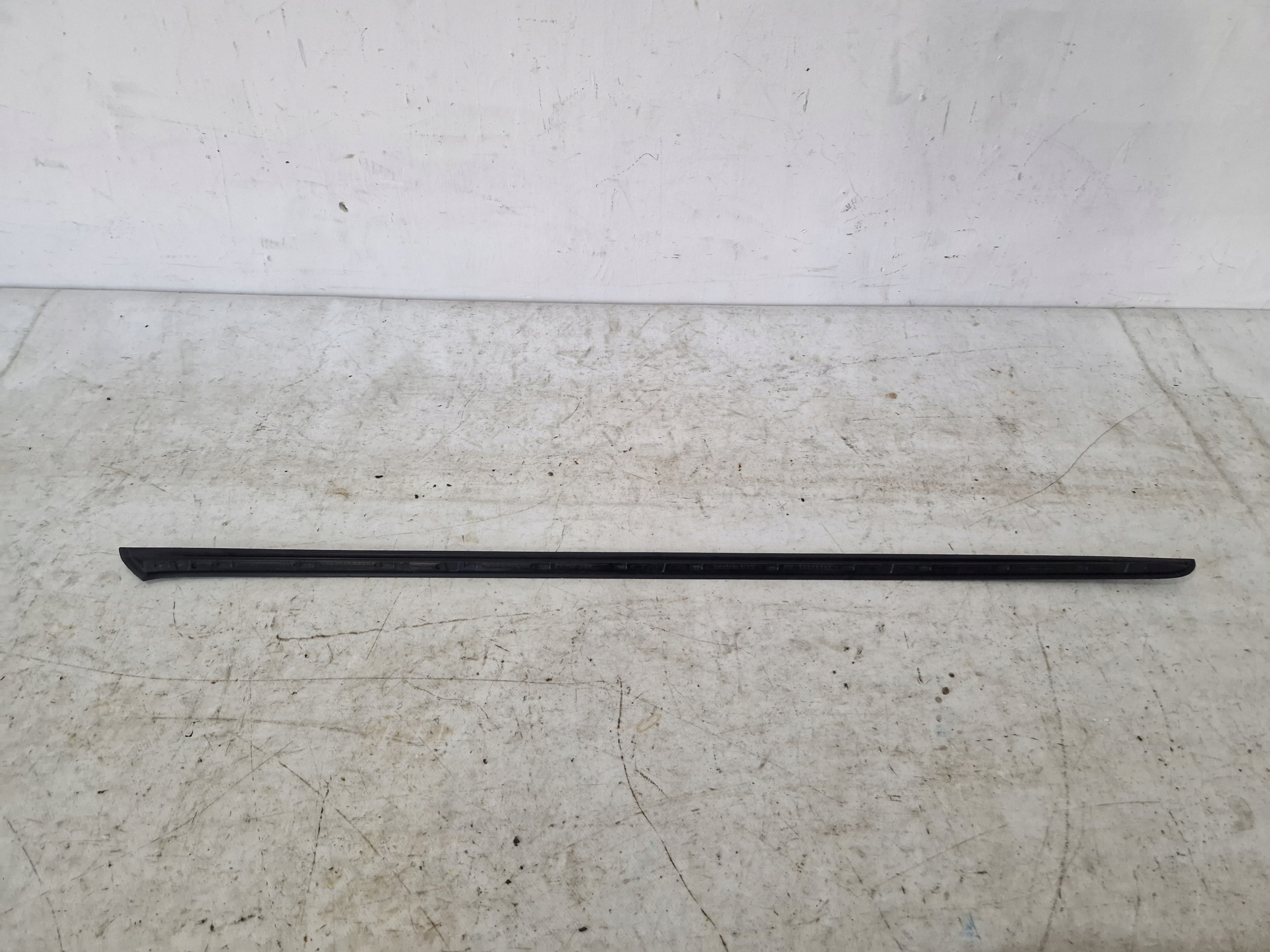 AUDI Q4 E-TRON moulding windows CZOLOWEJ left 89A854327