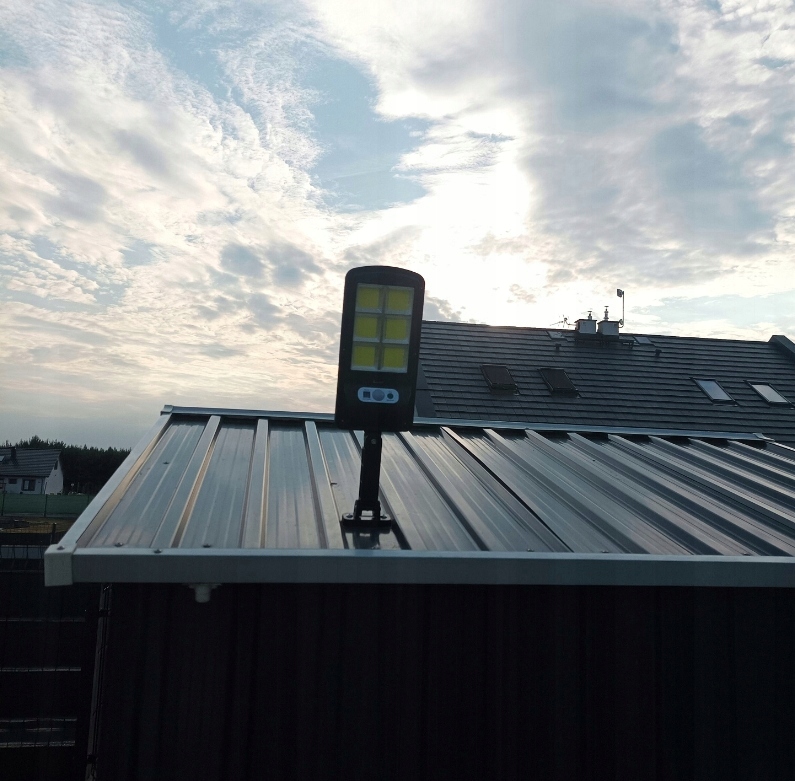MOCNA LAMPA SOLARNA LED CZUJNIK RUCHU ZMIERZCH Strumień świetlny 500 lm