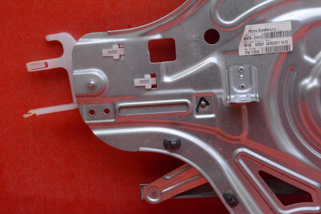 window regulator left front EU 82470-2Y010 HYUNDAI IX35 1 and 09-13
