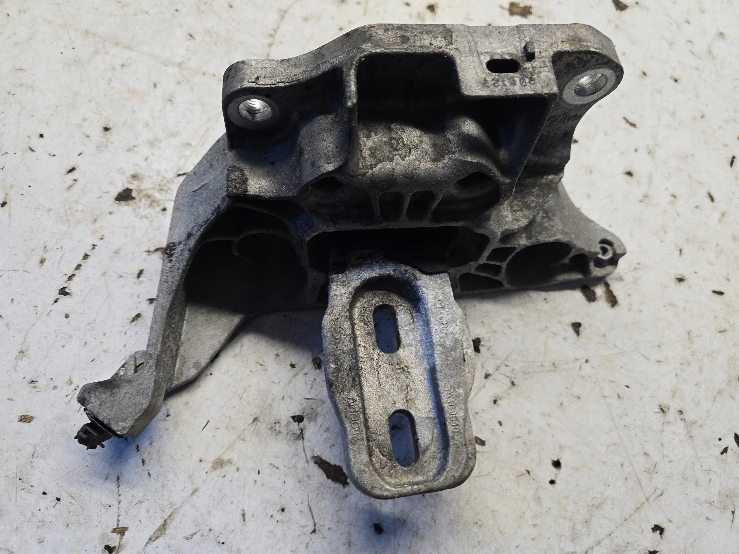 OPEL CORSA F holder holder engine mount 9824312980
