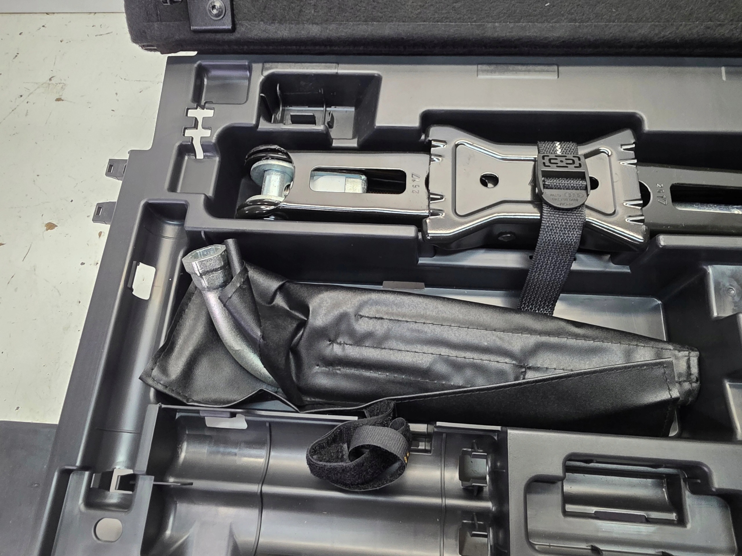mandatory vehicle equipment compartment AUDI A4 B9 AVANT 8W9861486A complete