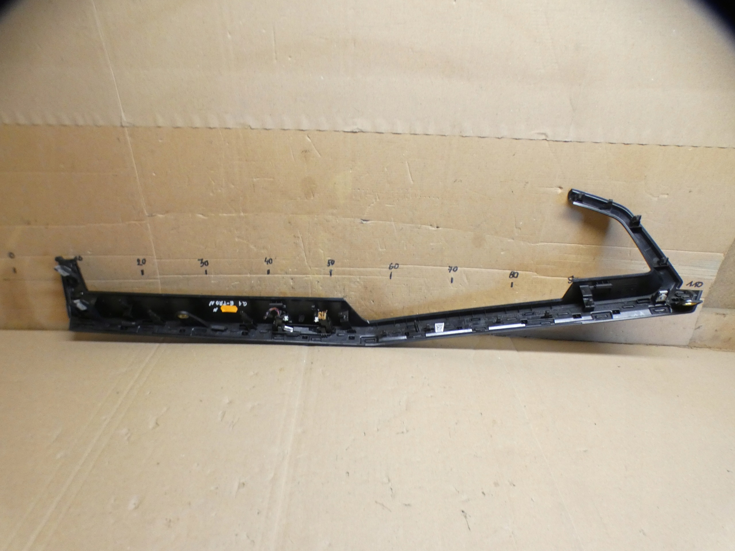 châssis moulage DEKOR du tableau de bord console module LED AUDI Q4 E-TRON