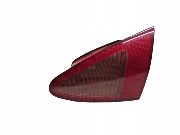 ALFA ROMEO 147 00-05 LAMPA PRAWA TYŁ W KLAPĘ