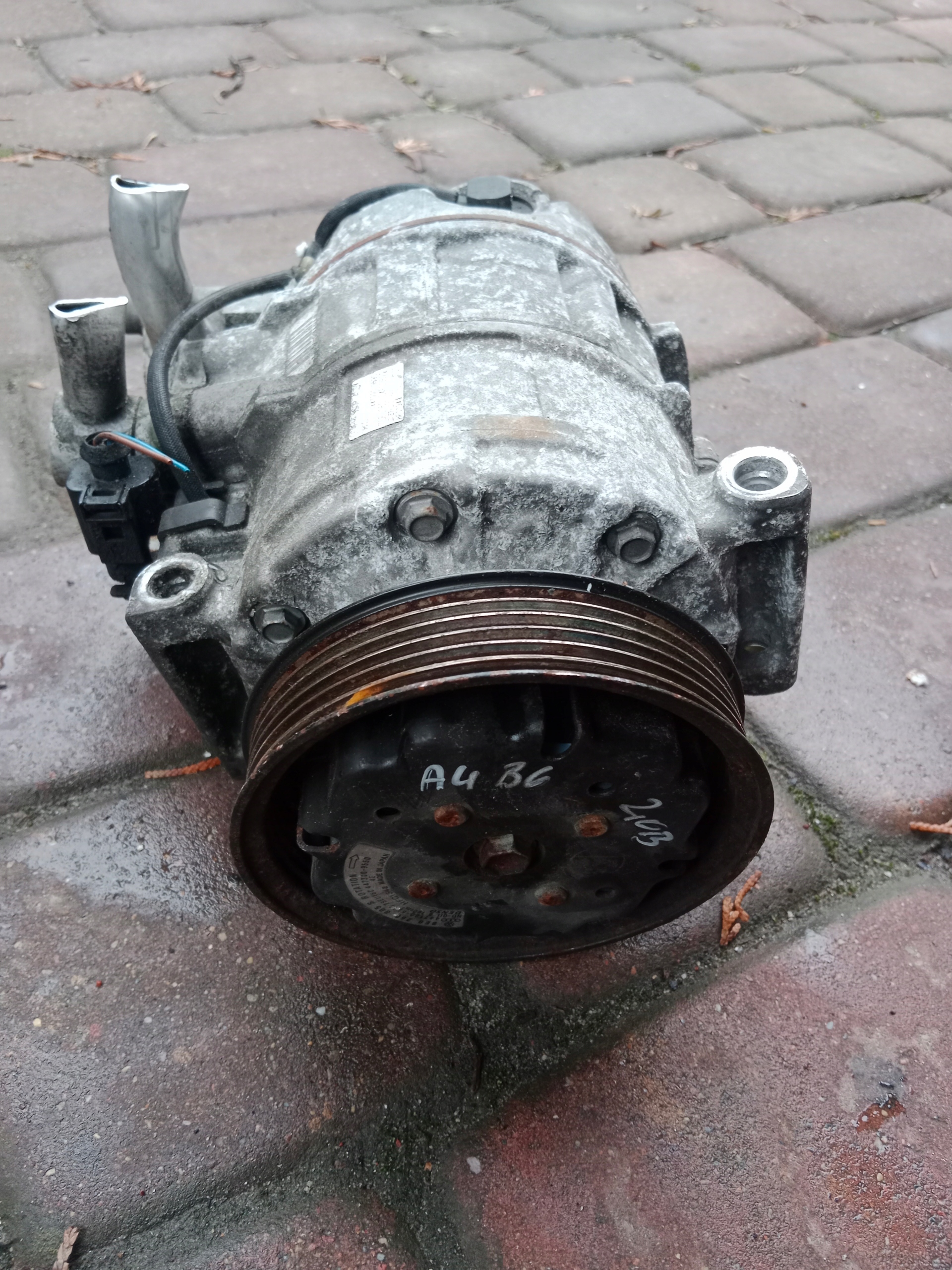 компрессор кондиционера Audi A6 B6 8E0260805S