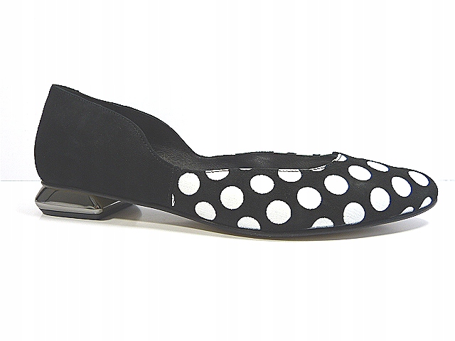 Groszkové nízké kožené lodičky dámské balerínky Karino 37