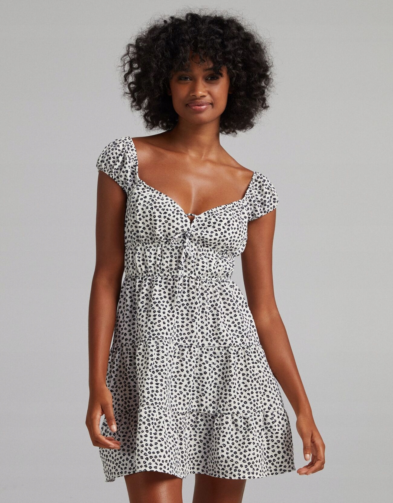 

Bershka_sukienka W Kwiatki Falbanka 0589058 R.xs