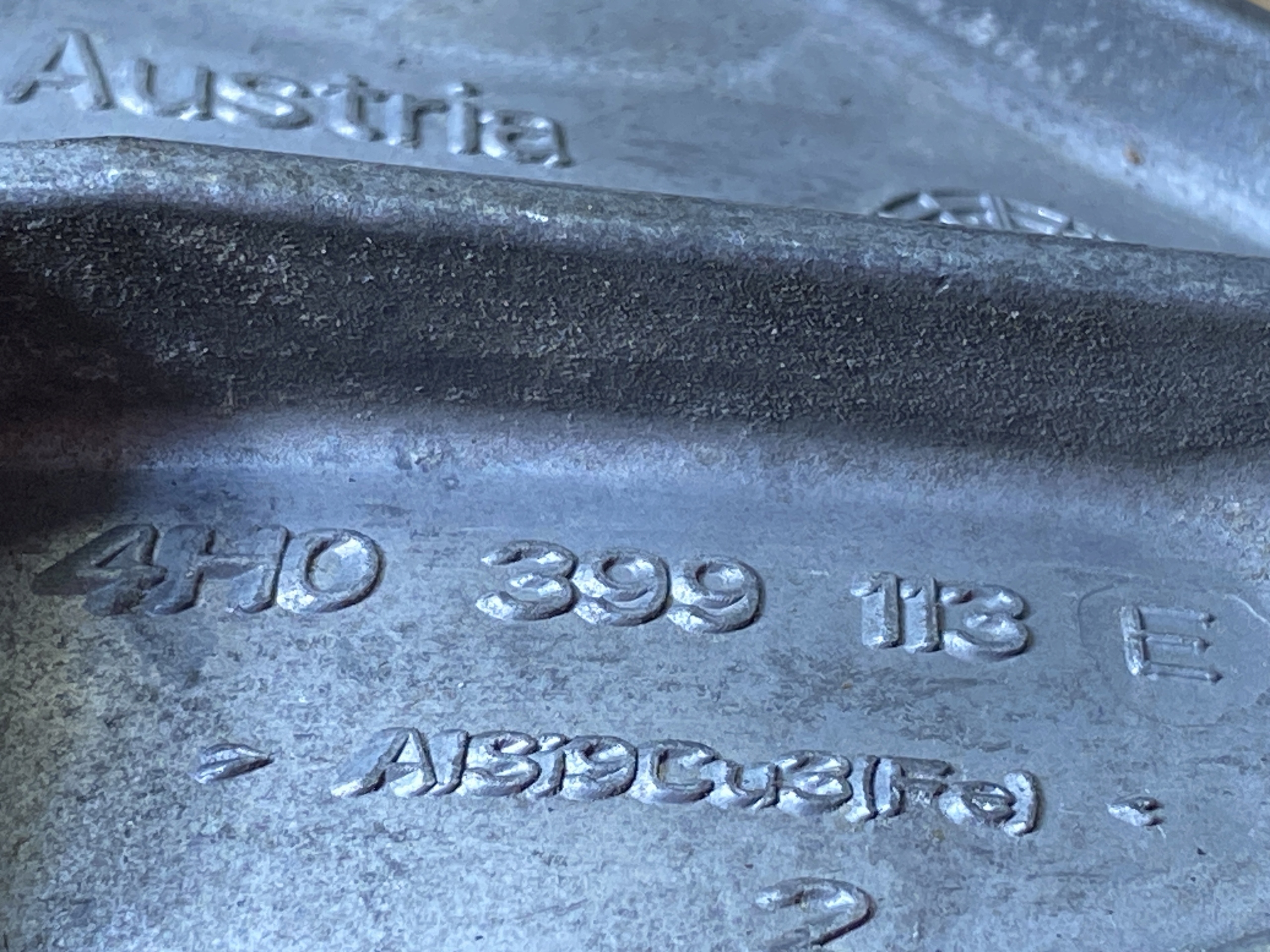 AUDI A8 4H D4 Getriebehalter getriebe links 4H0399113E