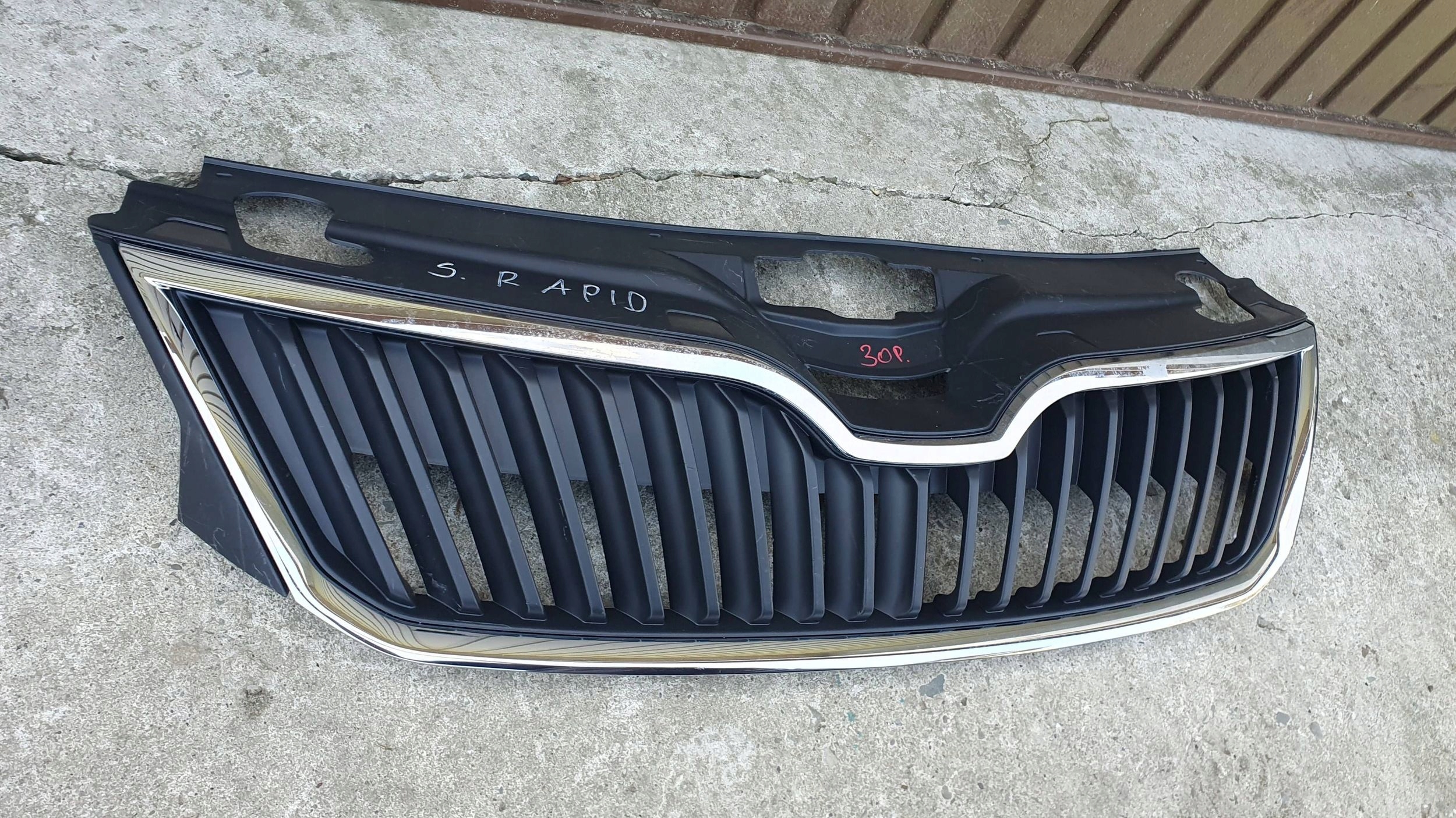 Skoda Rapid 5J grill grille radiator