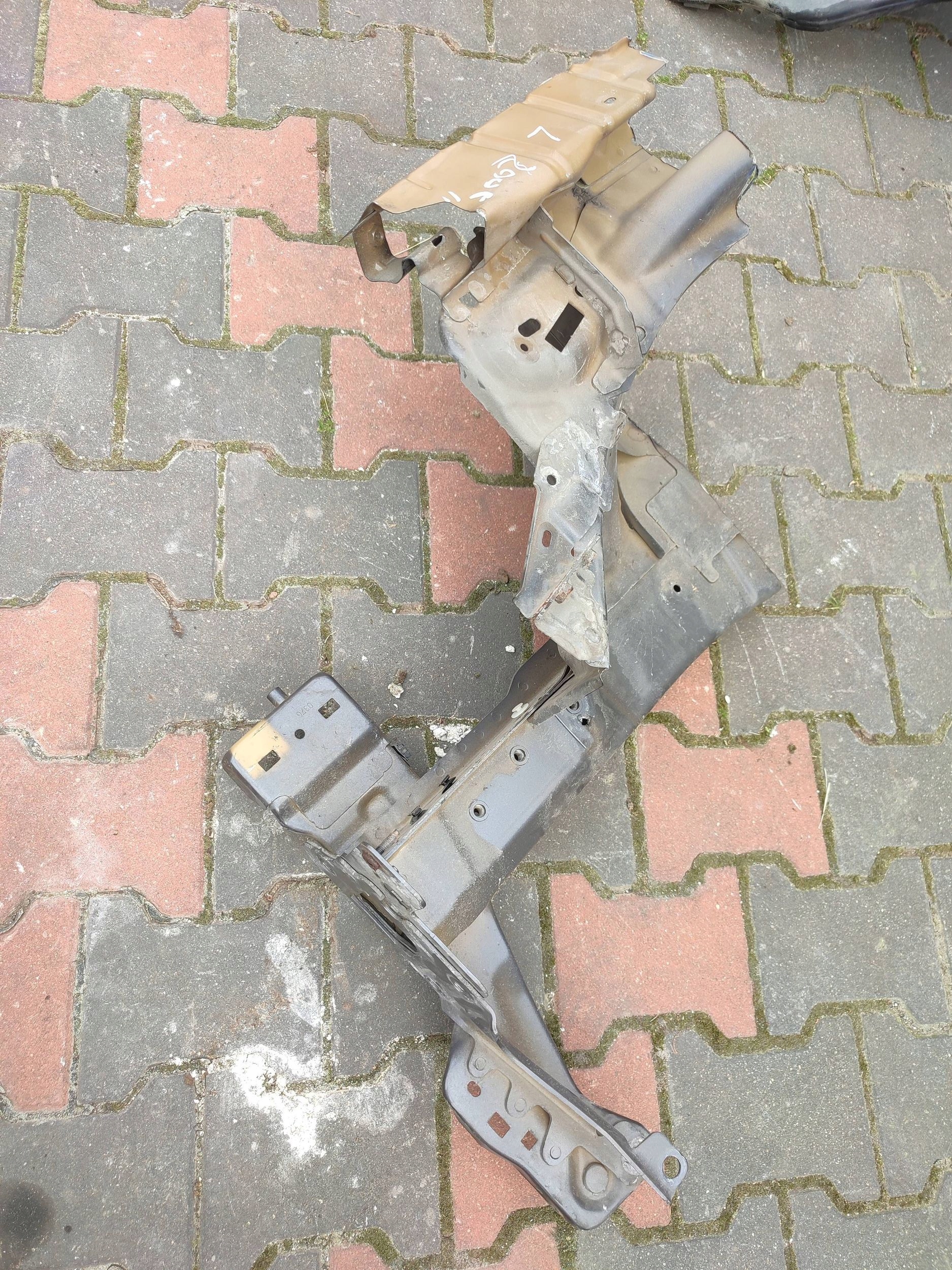 Peugeot 2008 II 2020 front side left quarter front