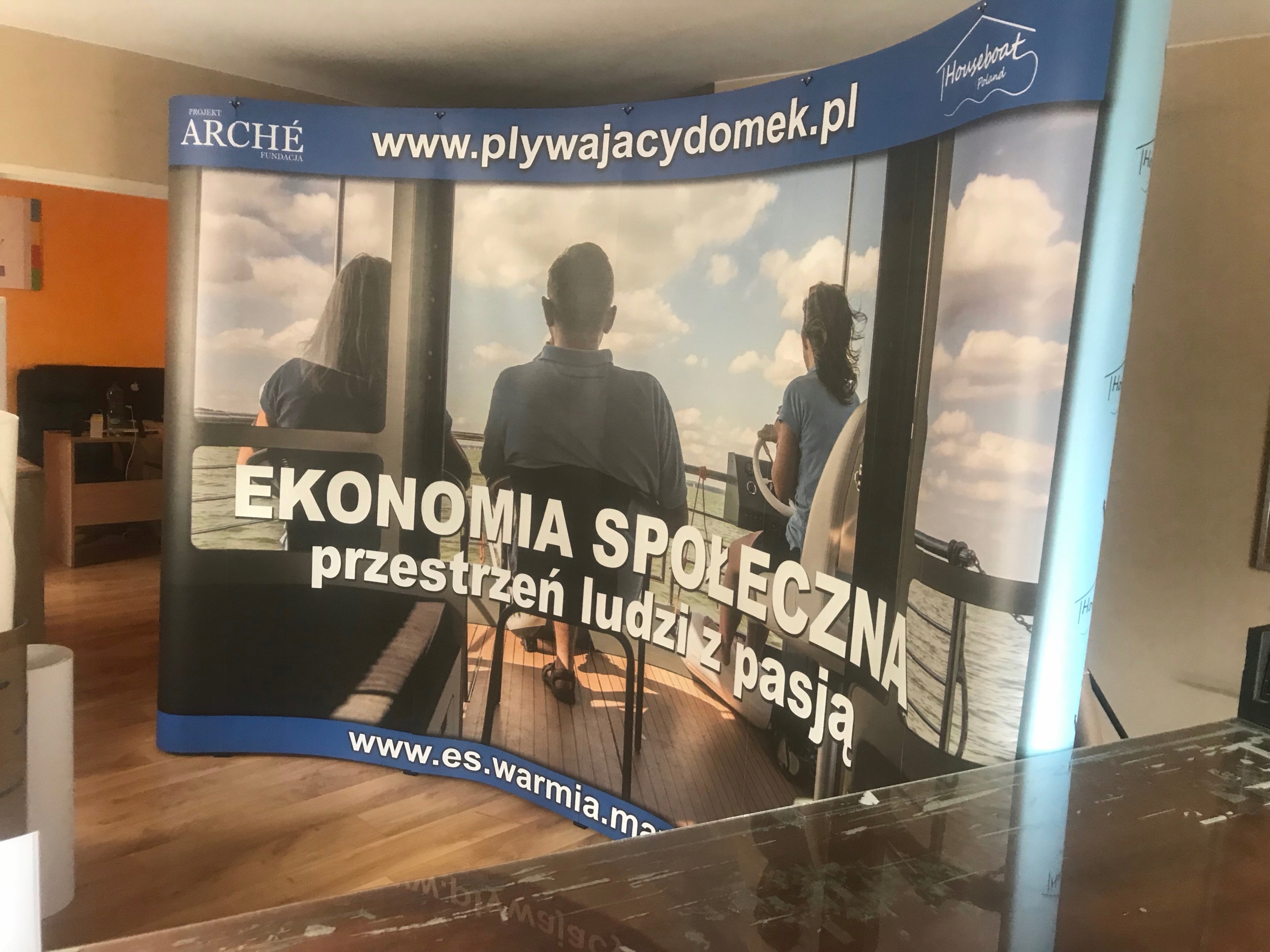 Ścianka reklamowa POP UP szer. 414 x wys. 229 z wydrukiem + roll up GRATIS Waga produktu z opakowaniem jednostkowym 12 kg