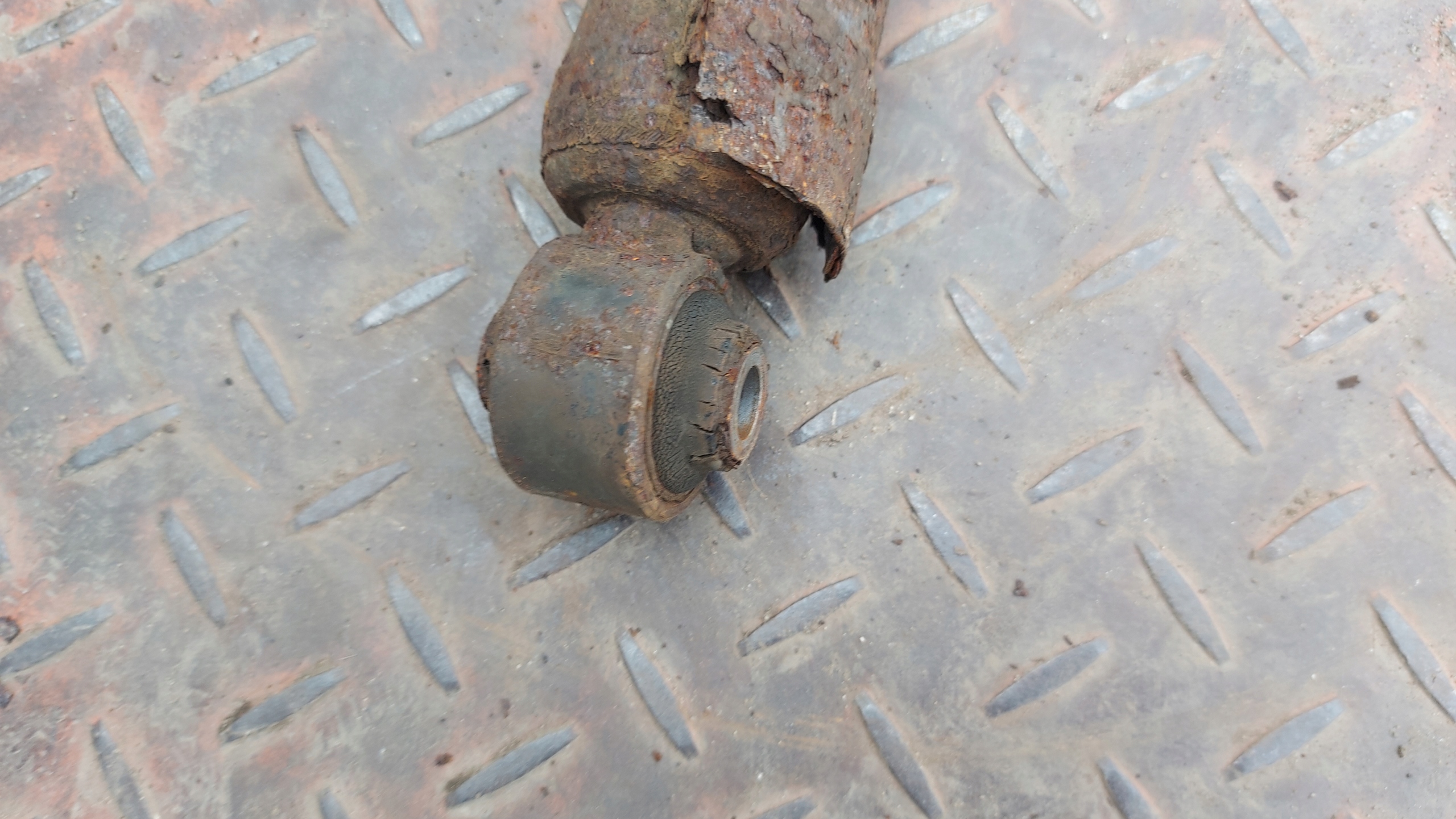 shock absorber left rear part LEXUS IS220 05