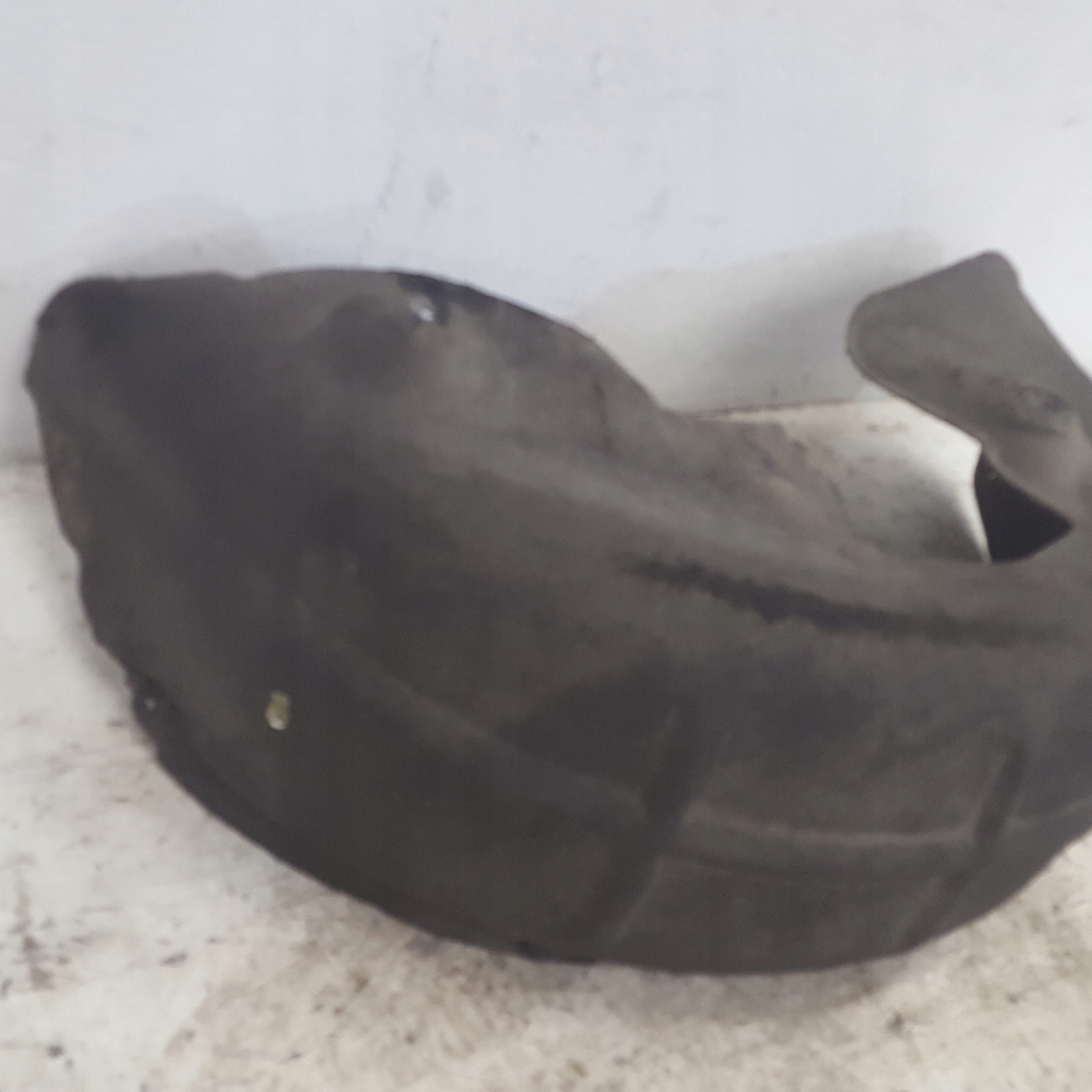 mudguard left rear. VOLVO XC90 and