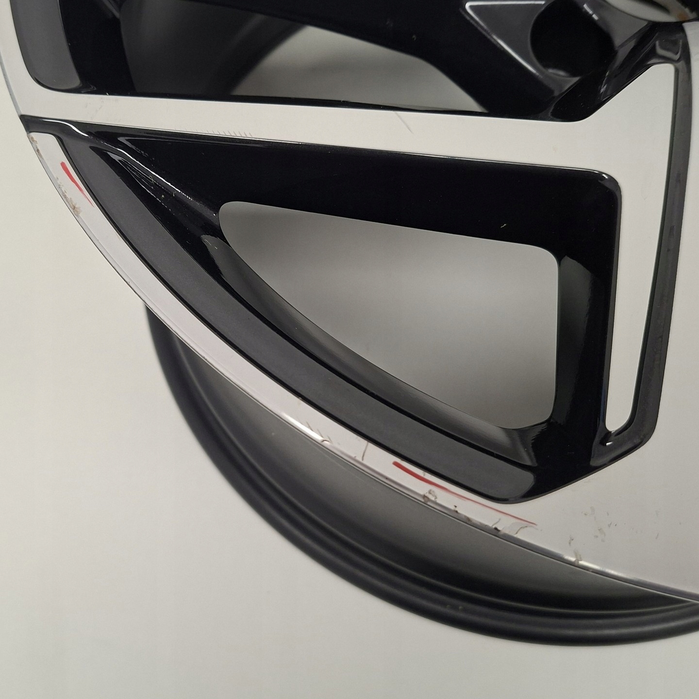 AUDI Q6 E-TRON 21" 85H601025S disk hliníkový