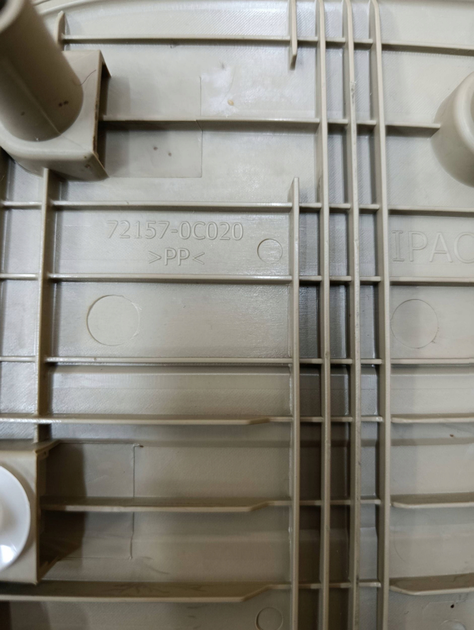 защита задней дивана зад TOYOTA SEQUOIA (XK60) 721570C020