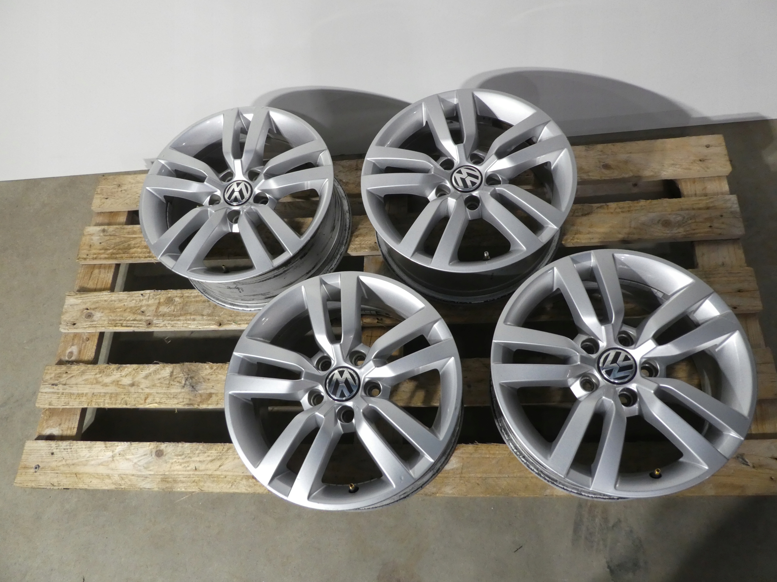 4X discs aluminium disc 5N0601025R VW 5X112