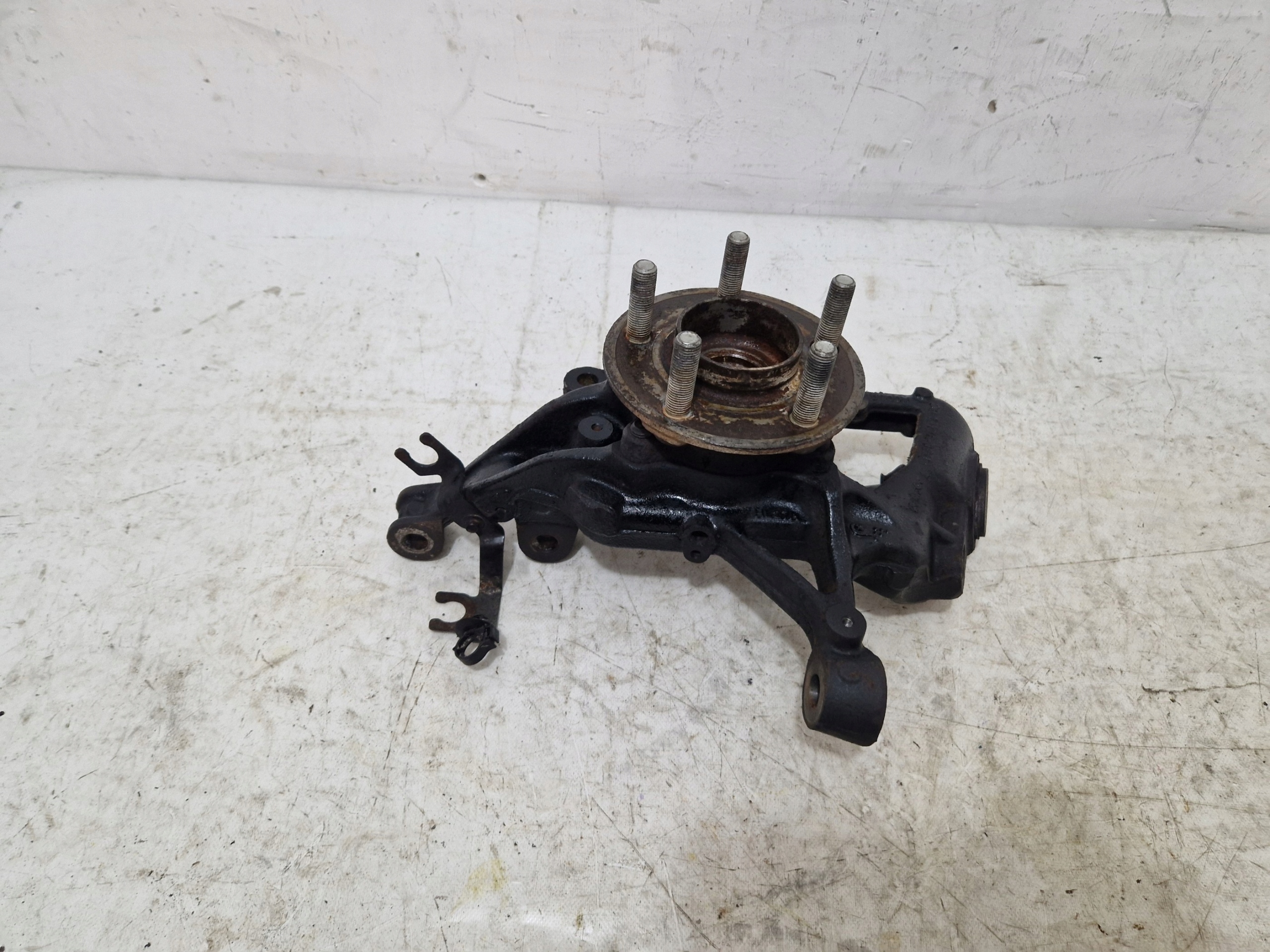FORD EXPLORER VI MK6 2020- 2.3 otoč čepu levý předek LB5-C3K171-BC
