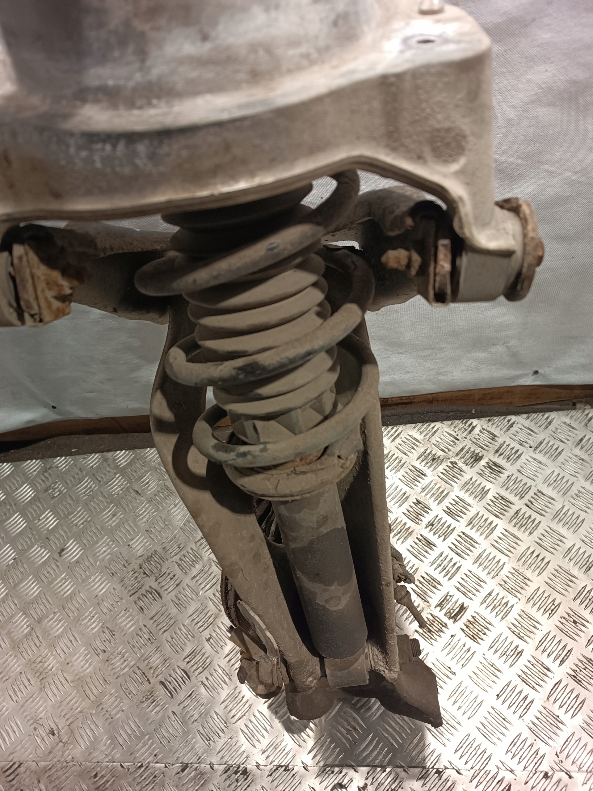 McPherson left front PEUGEOT 407 2005r 1.6D