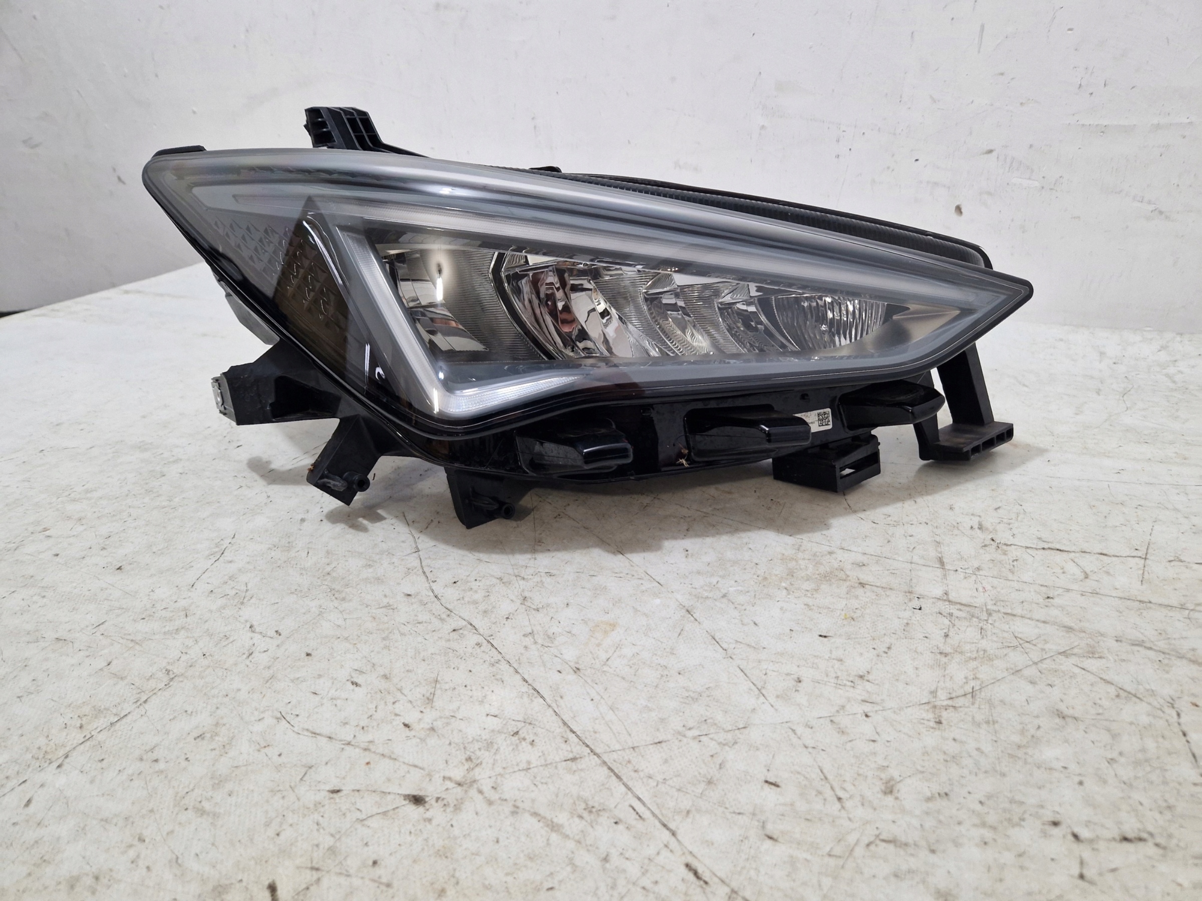 CUPRA BORN 10F light front right front FULL LED 10F941008J
