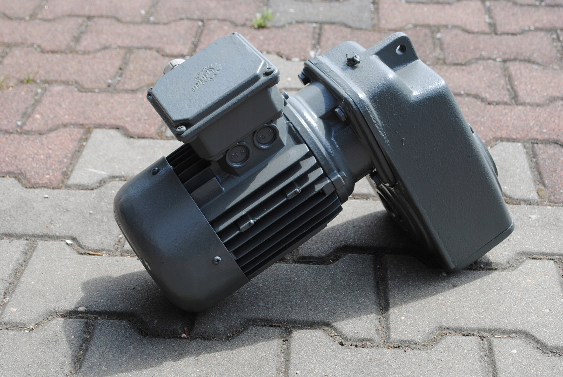 MOTOREDUKTOR 0.75kw. 23obr./min.. Firmy Nord Kod producenta 8376282