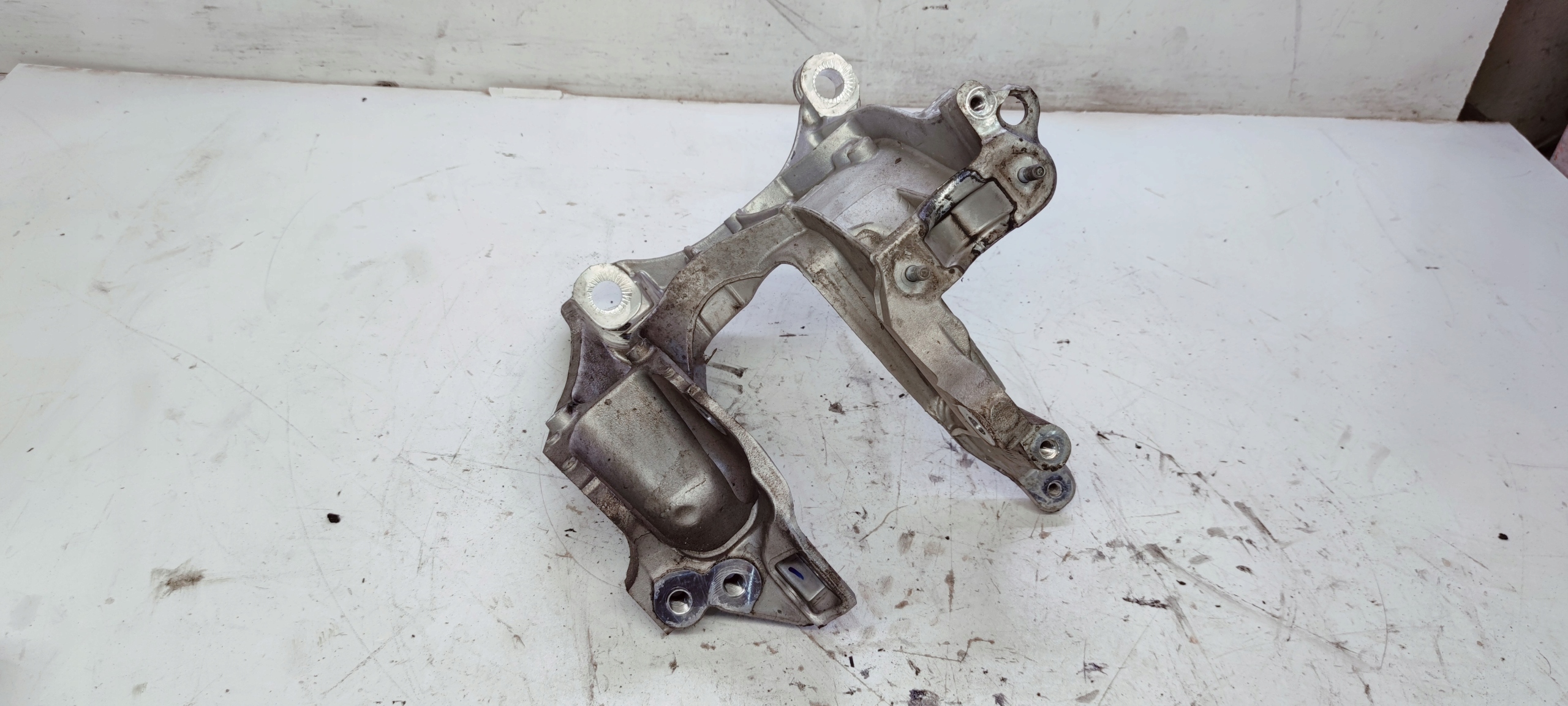 engine mount console right AUDI A6 C8 80A399296S