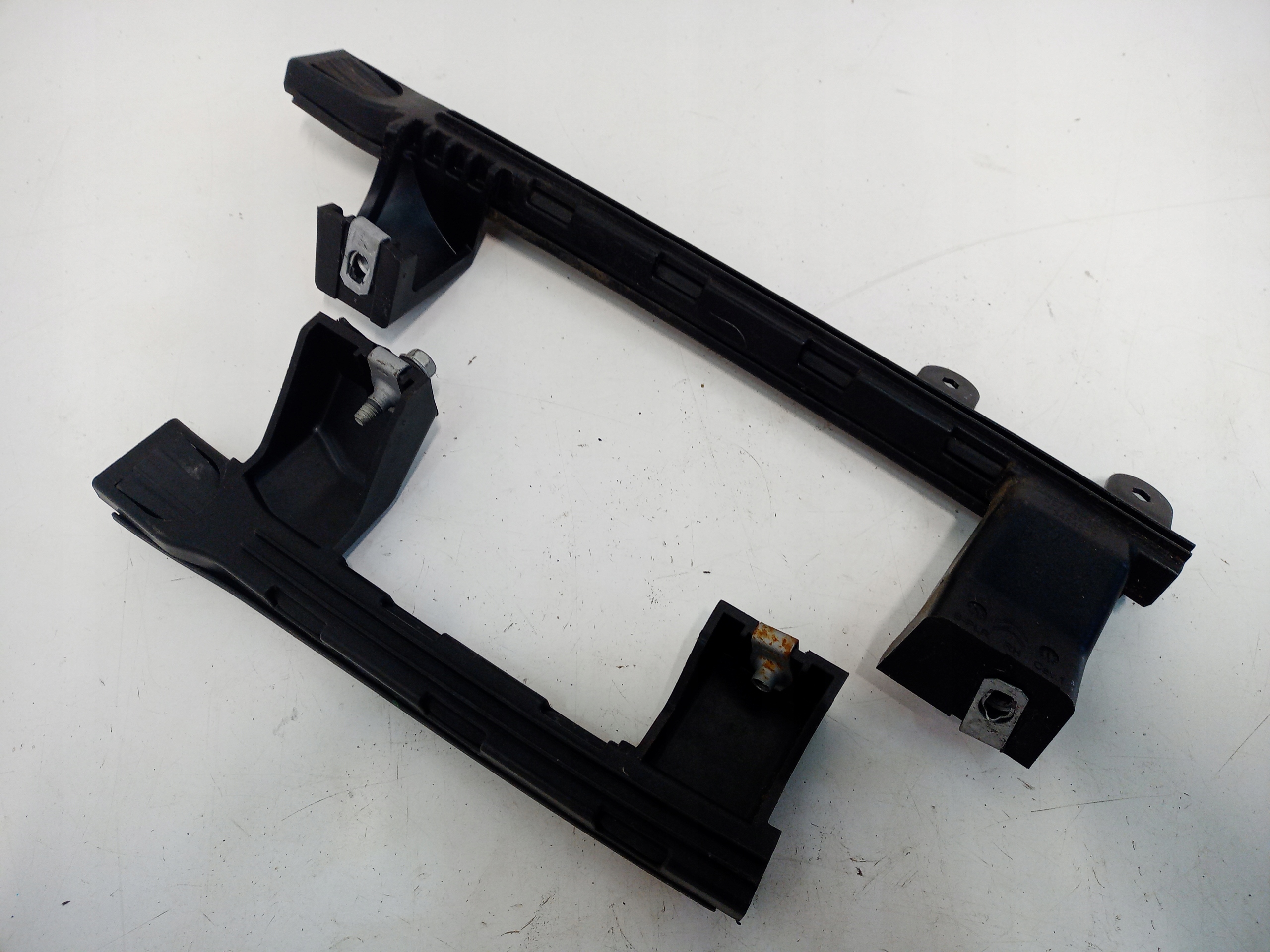 PROWADNICA SZYBY DRZWI PRAWY PRZÓD CITROEN C3 AIRCROSS