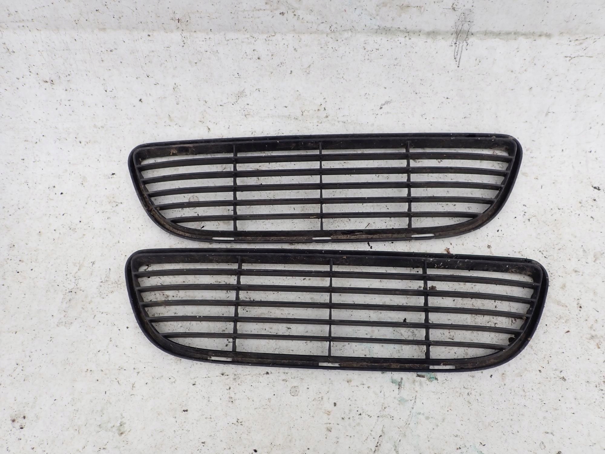 MITSUBISHI SPACE STAR e 1 LIFT 02-05 griglia Paraurti medio