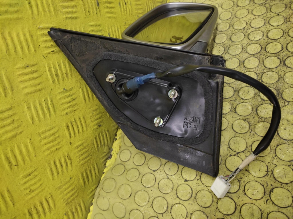 TOYOTA YARIS and mirror right 5 PIN
