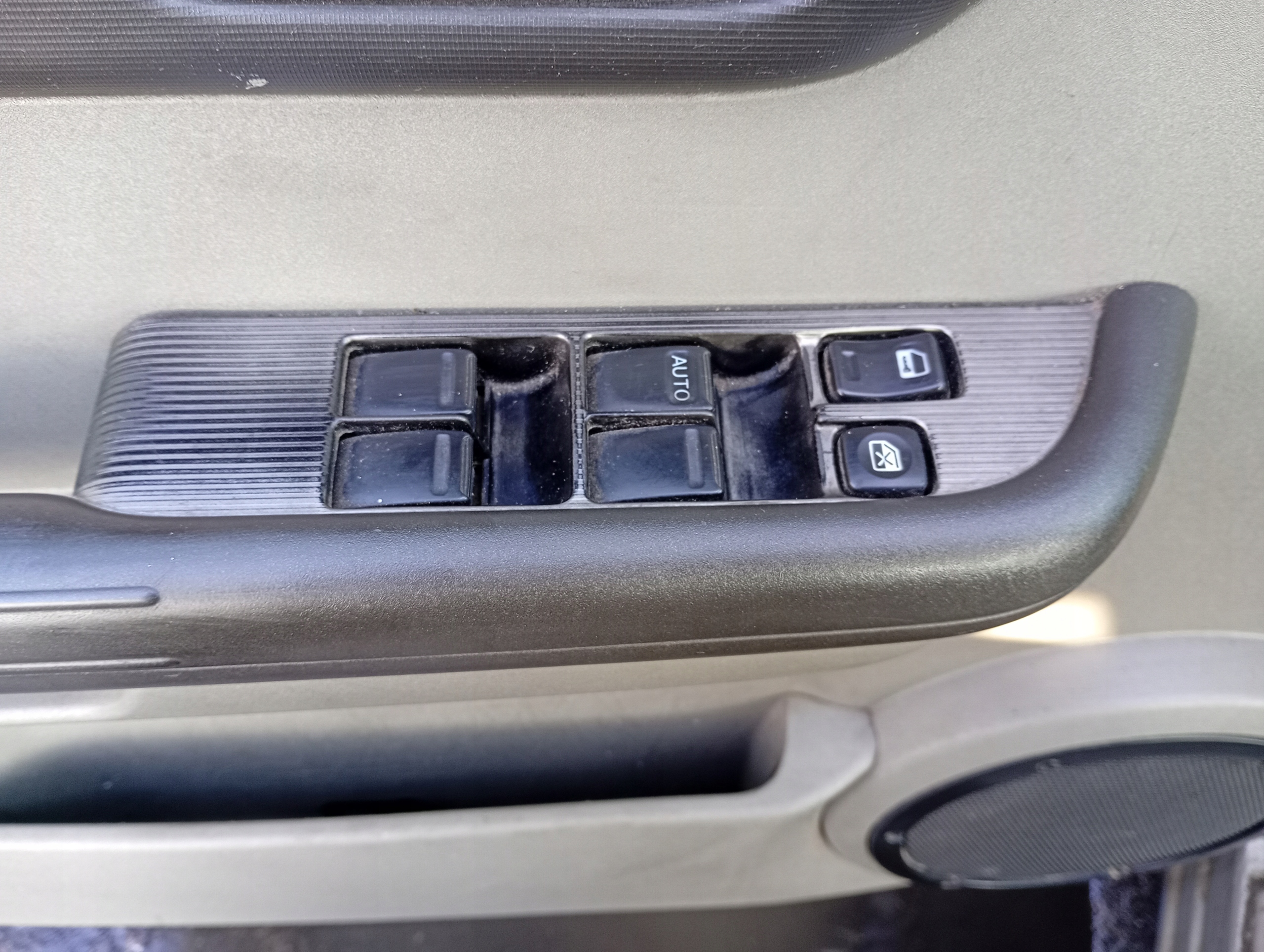 Nissan X-Trail T30 01-05 PANEL switch switch button windows