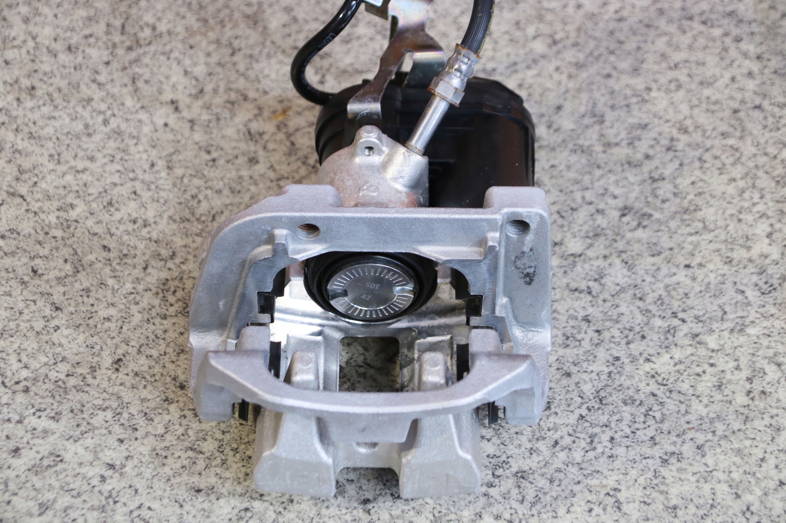 BMW G20 G21 caliper brake left rear part 42/20/330 9 km !!!
