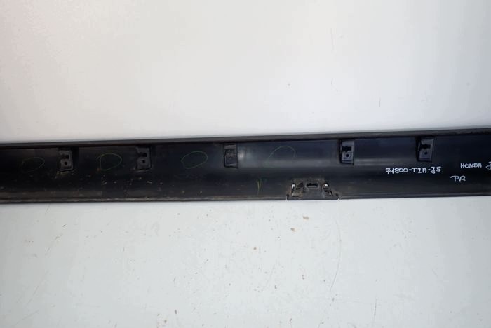 HONDA JAZZ V 20- moulding threshold right 71800-TZA-J5