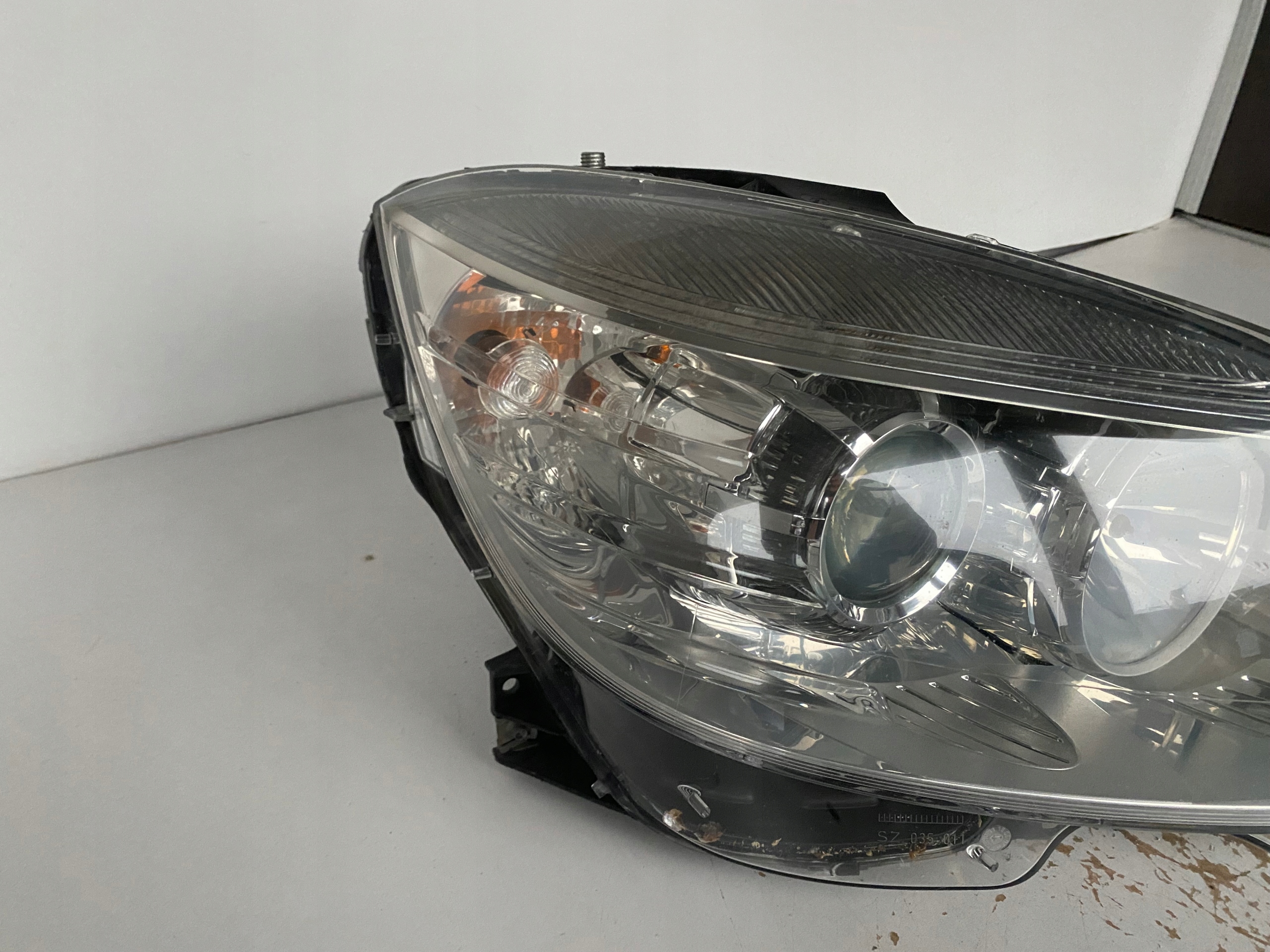 light right REFLEKTOR MERCEDES C-KLASA W204 07-10
