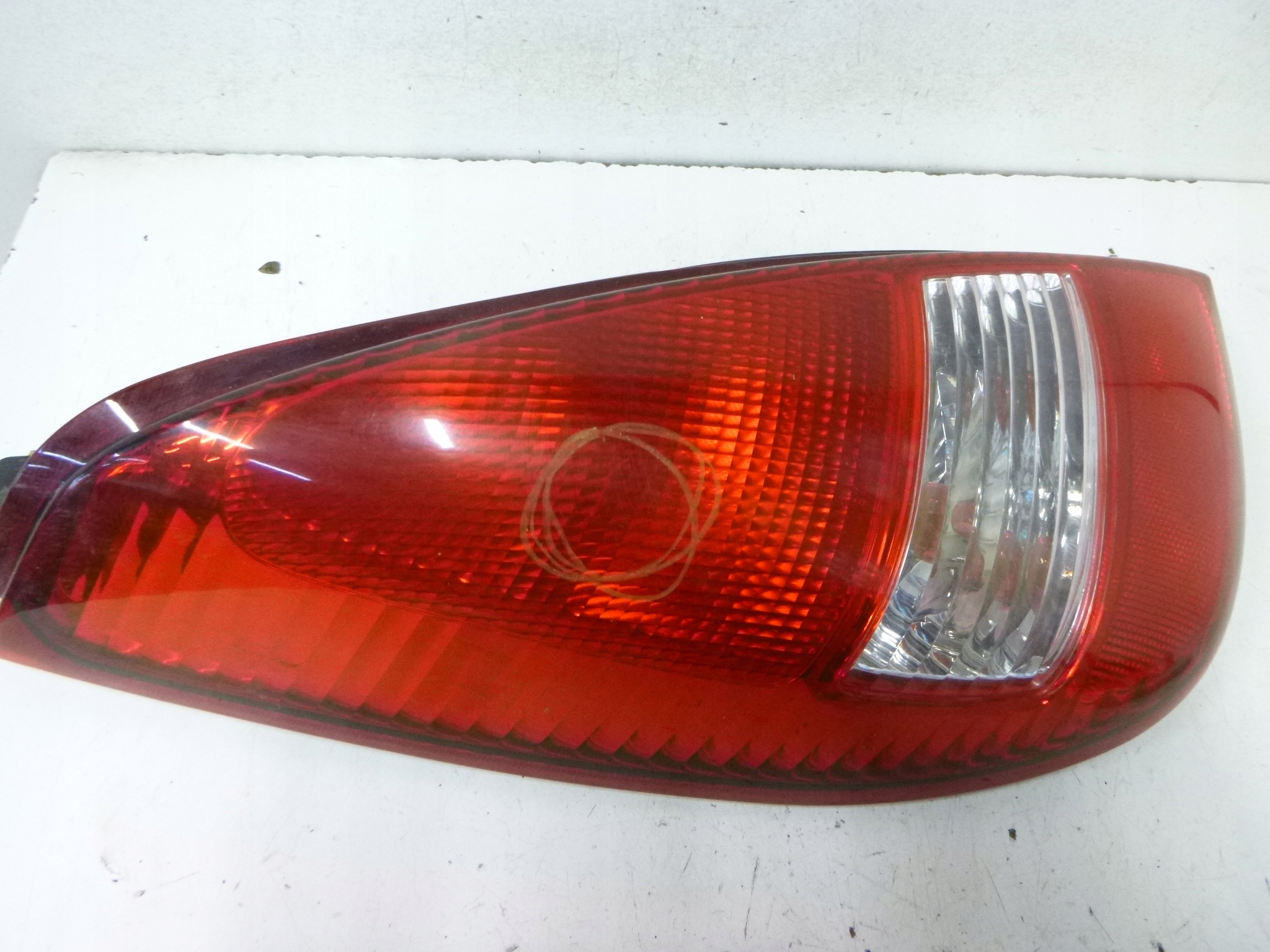 light rear left Suzuki Liana 01r.