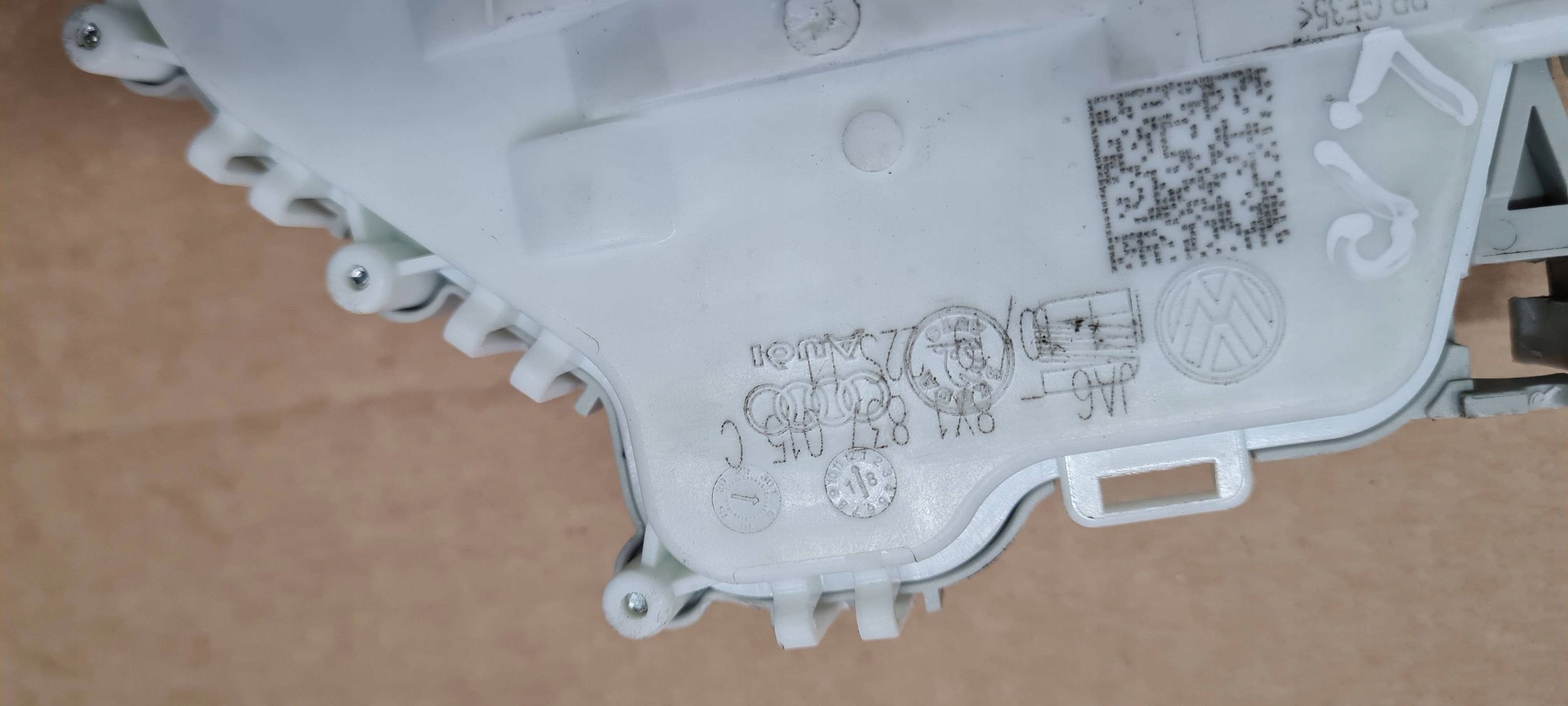 SQ5 80A Q5 lock door left front 6PIN 8X1837015C A4 B9 S4 A5 8W