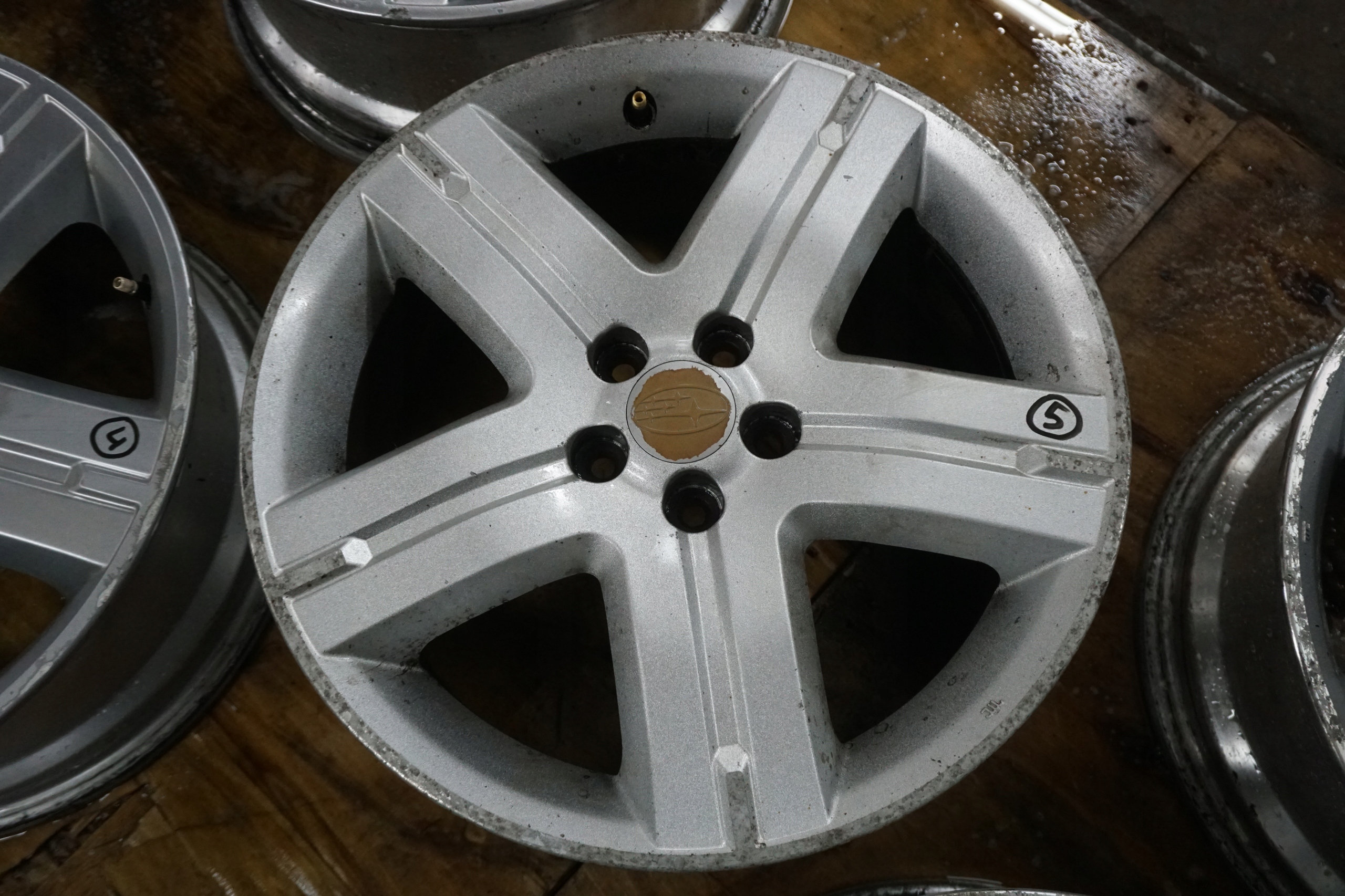 SUBARU FORESTER SG II FELGA B61 5X100 17x7j ENKEI 28111SA130 Średnica felgi 17