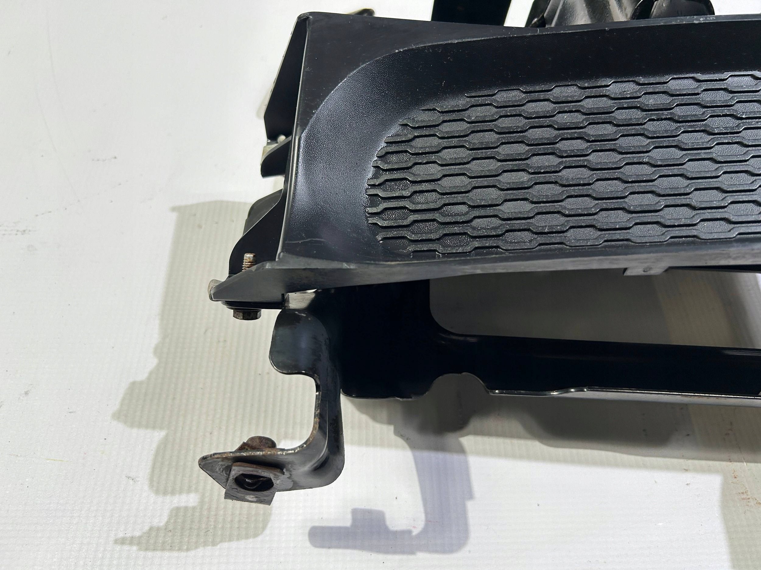 bumper bracket console holder front of the front P Dodge RAM 1500 2013