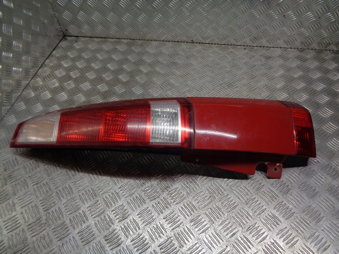фонарь правый opel Meriva A 93294346 Y573