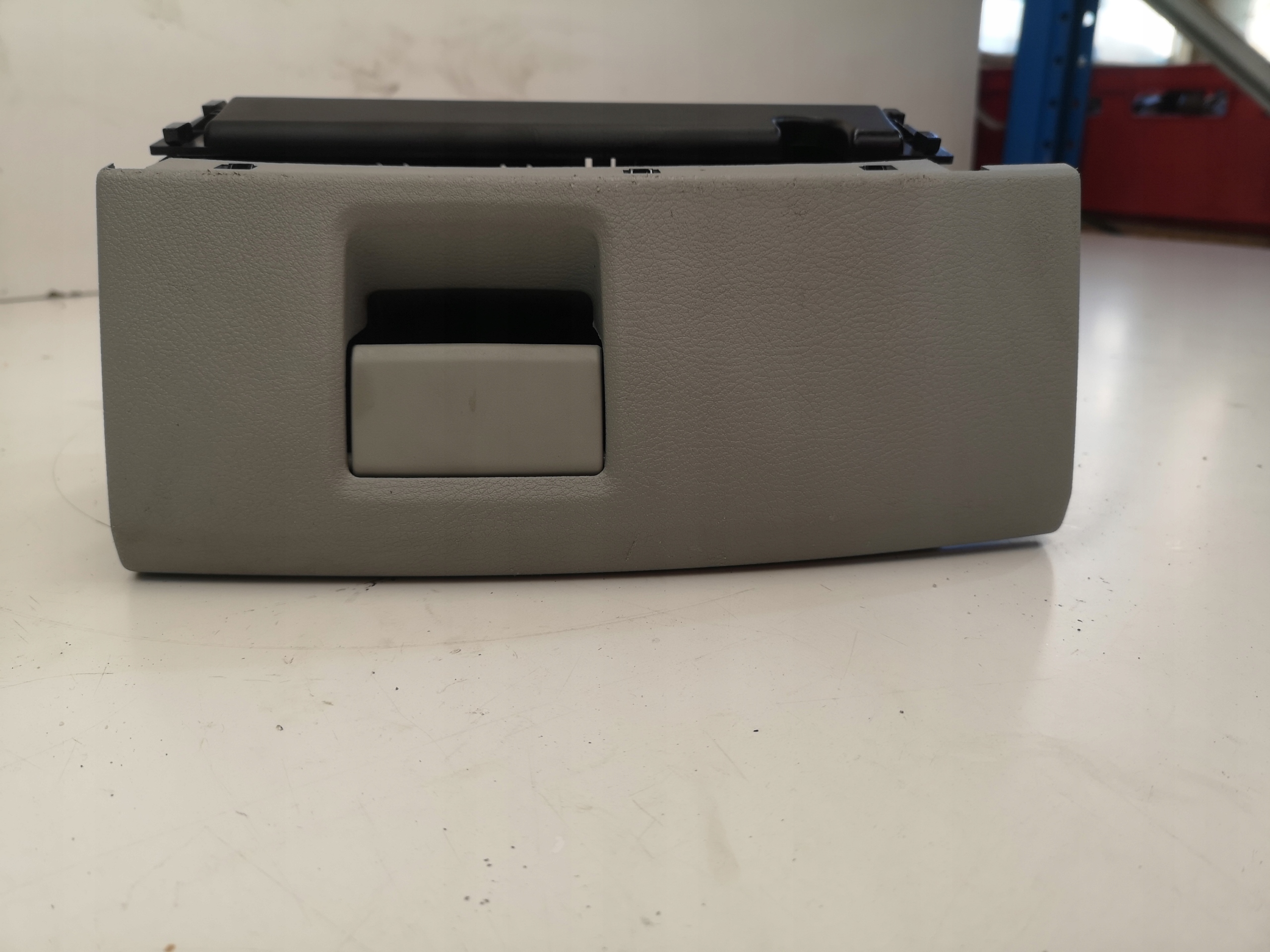 HANDSCHUHFACH SITZ RECHTS AUDI A3 8V 8V0881578