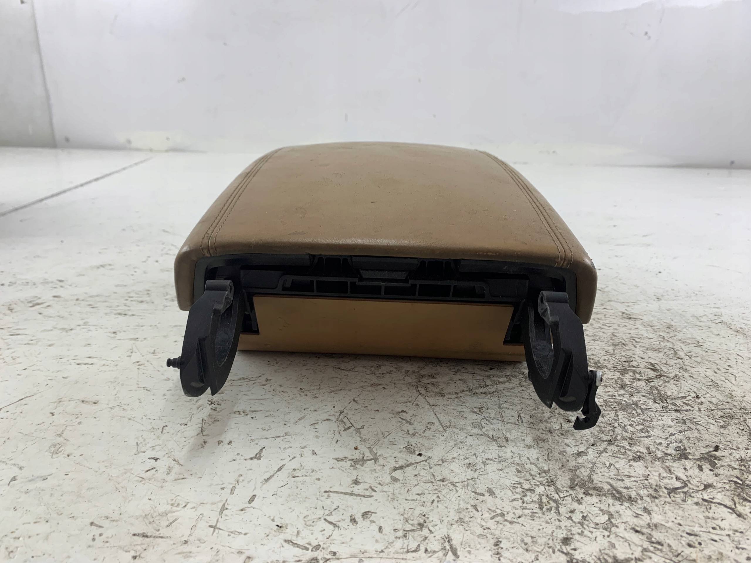 PORSCHE CAYENNE and armrest passenger compartment BRAZOWY