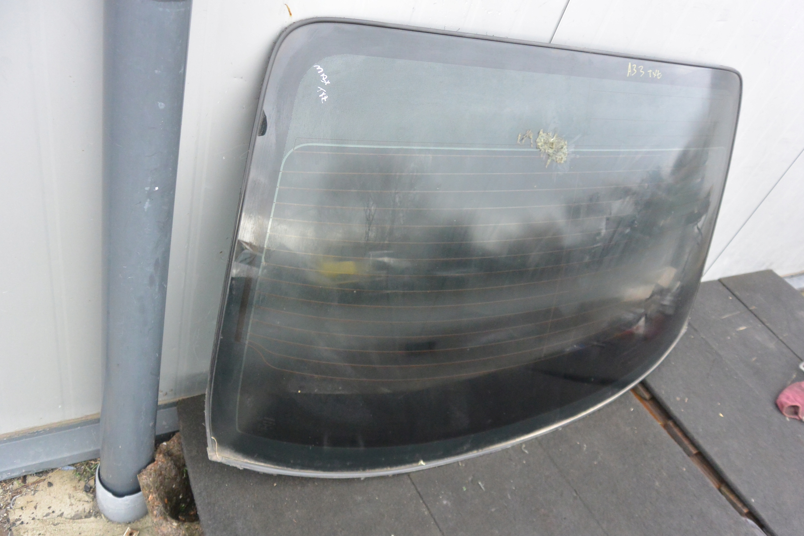 window rear part rear original NISSAN MAXIMA QX A33